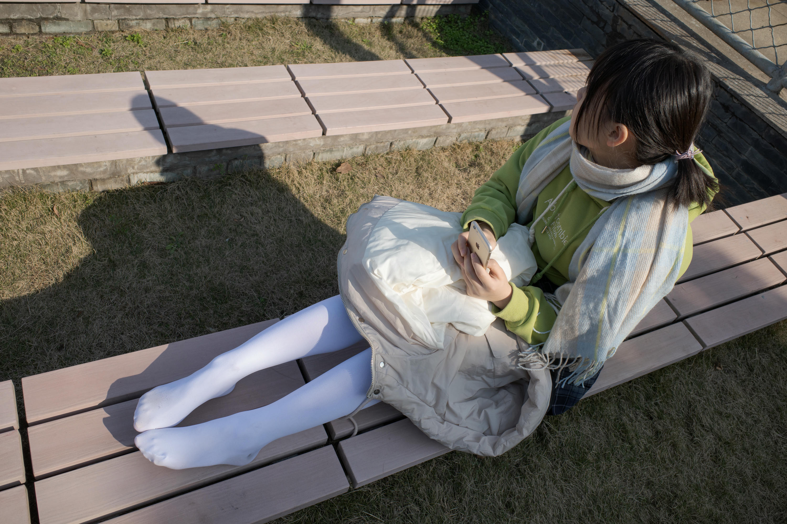 森萝财团 有料 NO.022 小茵 户外公园帆布鞋白丝 [84P／1.09G]_第3集