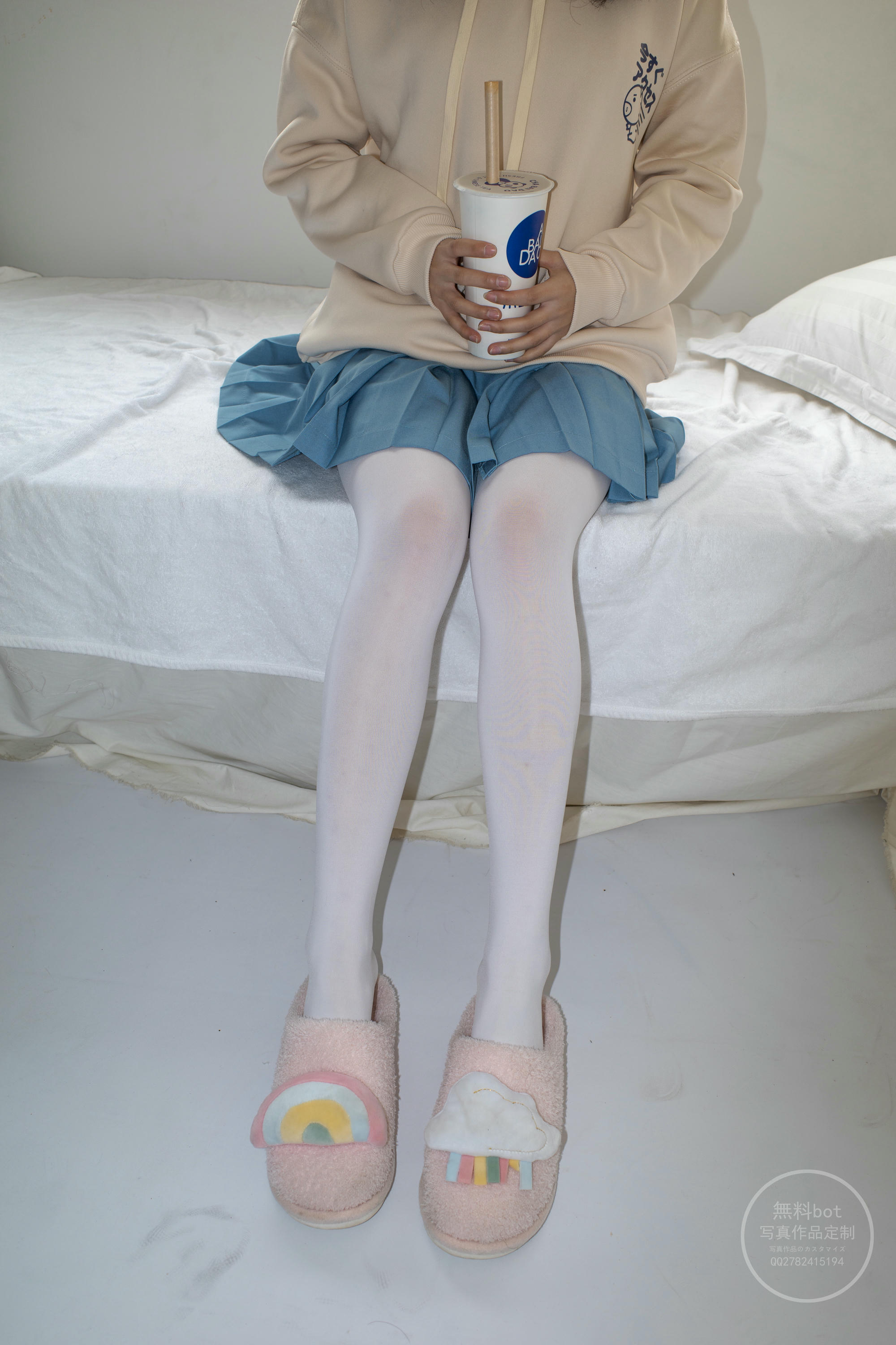 森萝财团 有料 NO.024 小香 阴暗小房间里的白丝双马尾萝莉 [84P／999MB]_第1集