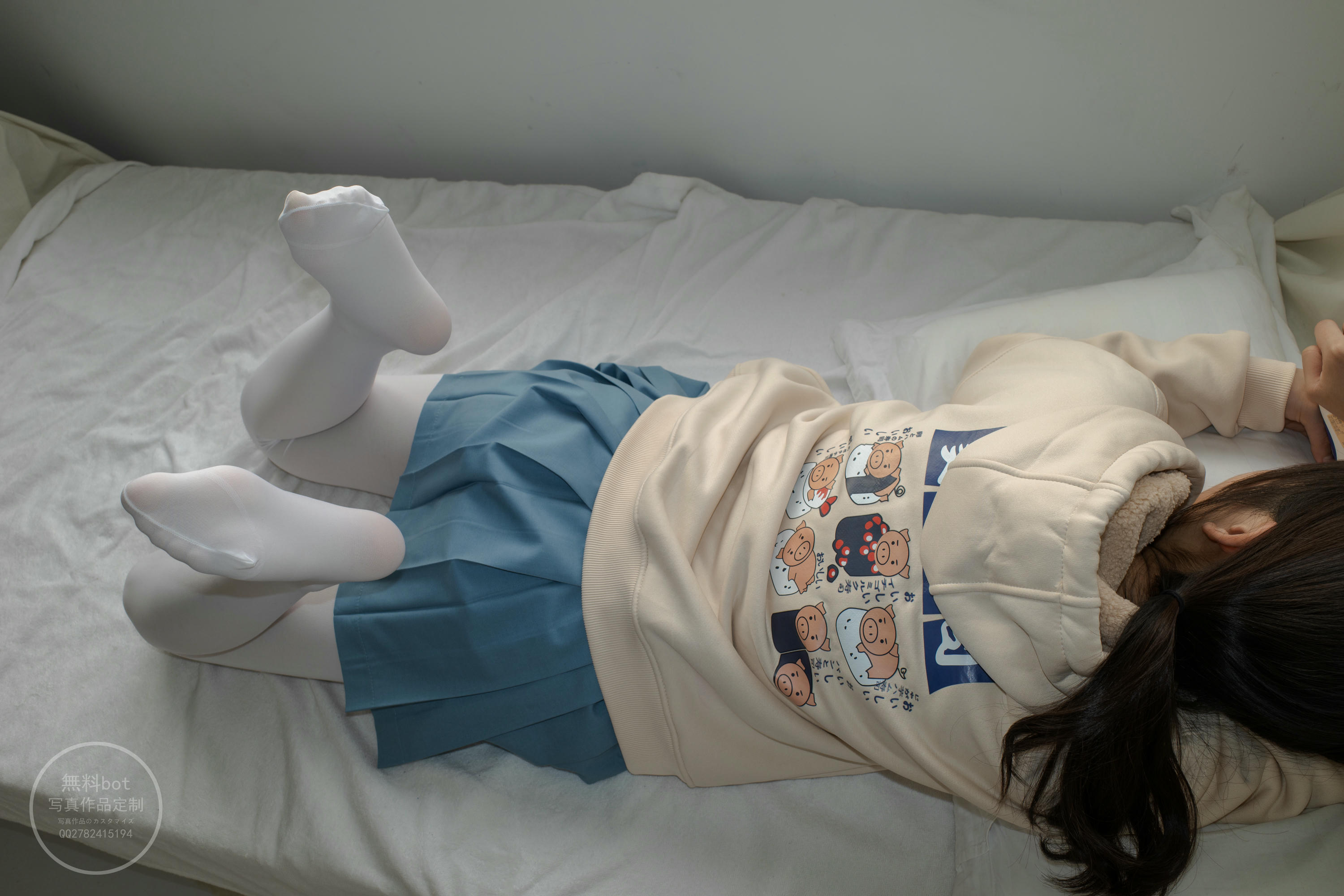 森萝财团 有料 NO.024 小香 阴暗小房间里的白丝双马尾萝莉 [84P／999MB]_第1集