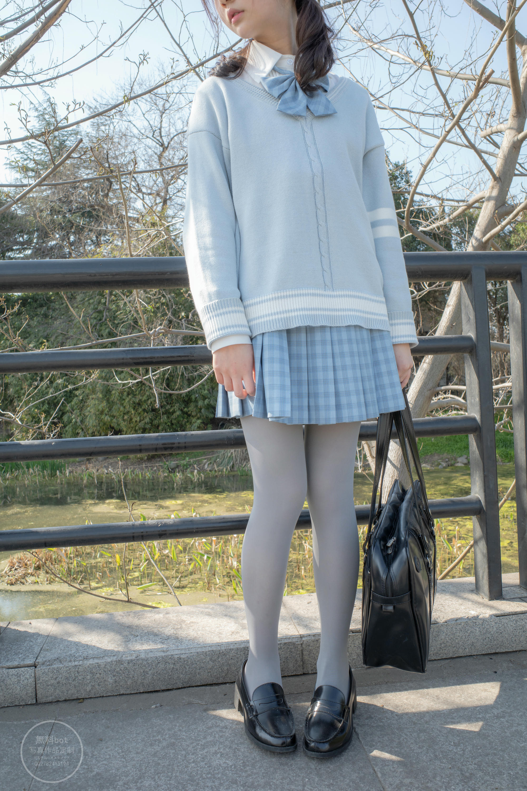 森萝财团 有料 NO.030 小香 户外公园里的JK制服灰丝美腿 [100P／1.39GB]_第1集