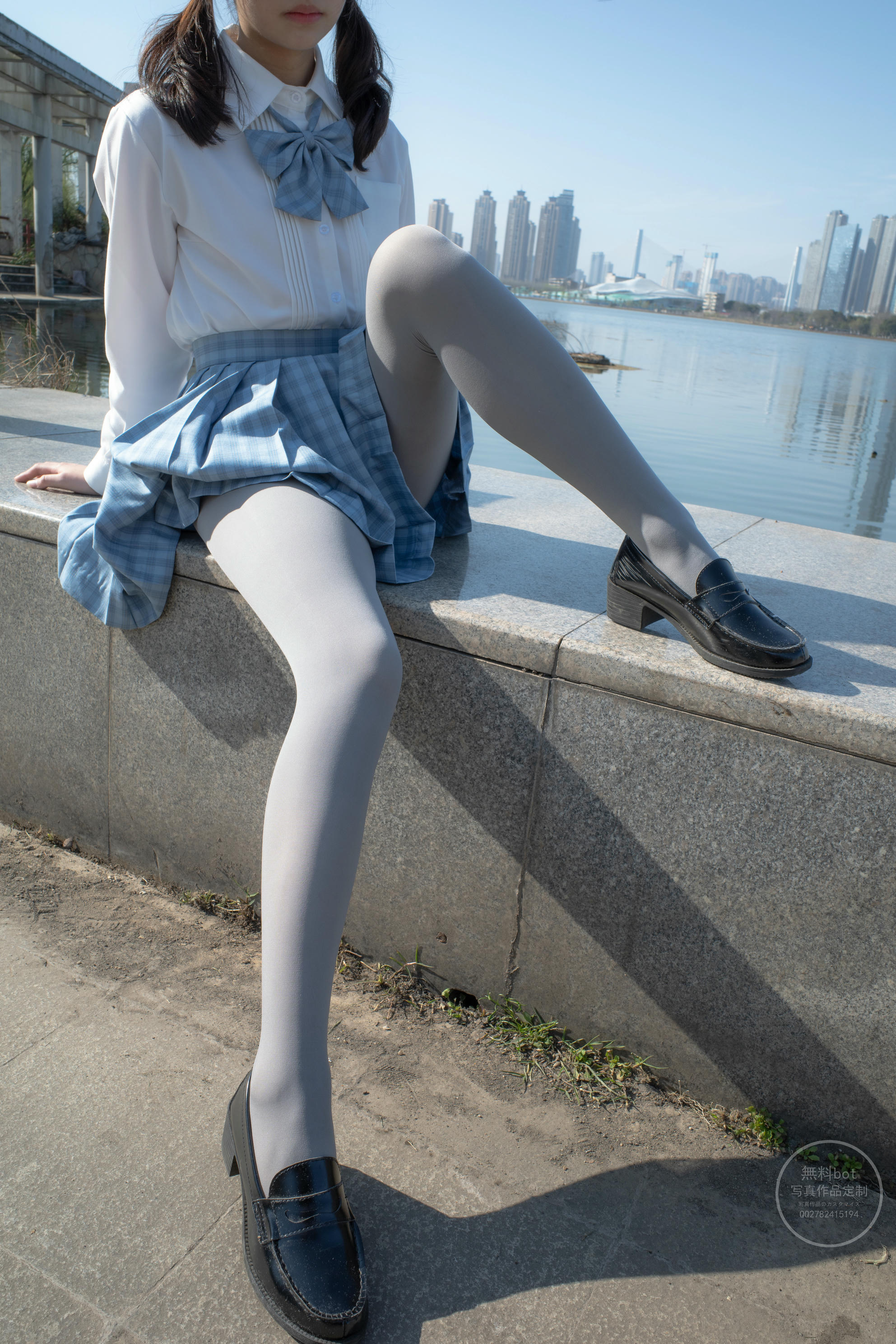 森萝财团 有料 NO.030 小香 户外公园里的JK制服灰丝美腿 [100P／1.39GB]_第1集
