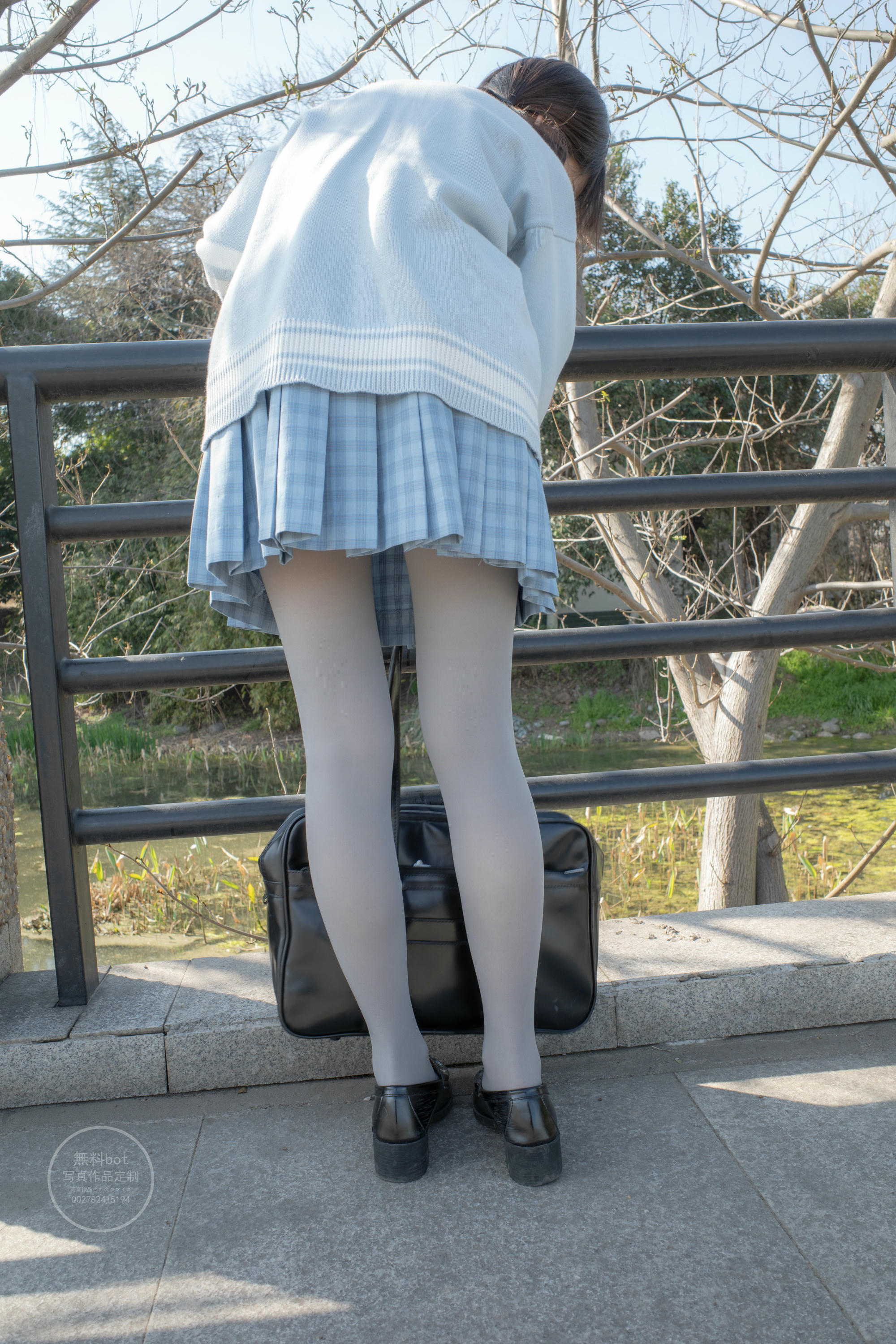 森萝财团 有料 NO.030 小香 户外公园里的JK制服灰丝美腿 [100P／1.39GB]_第1集
