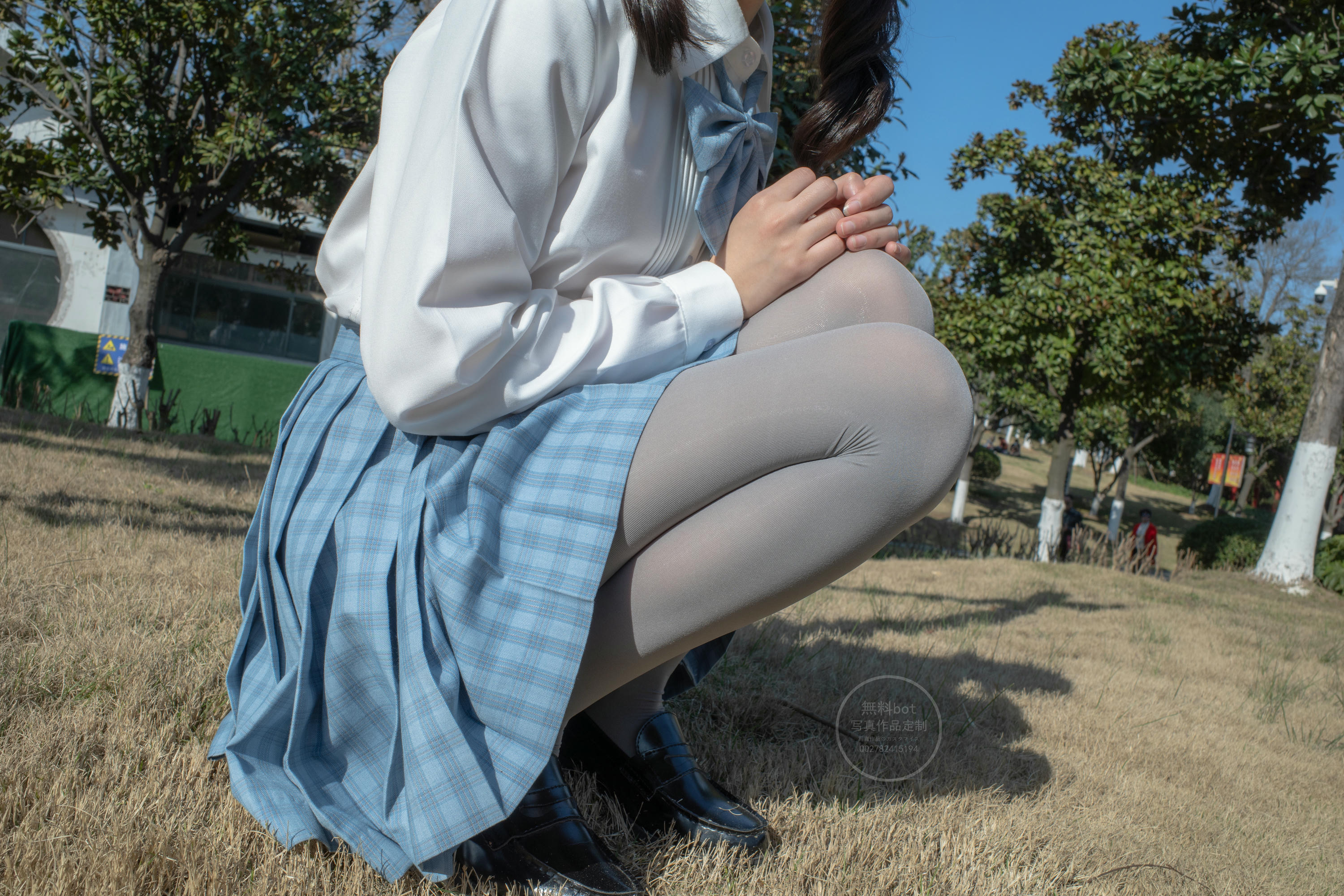 森萝财团 有料 NO.030 小香 户外公园里的JK制服灰丝美腿 [100P／1.39GB]_第2集