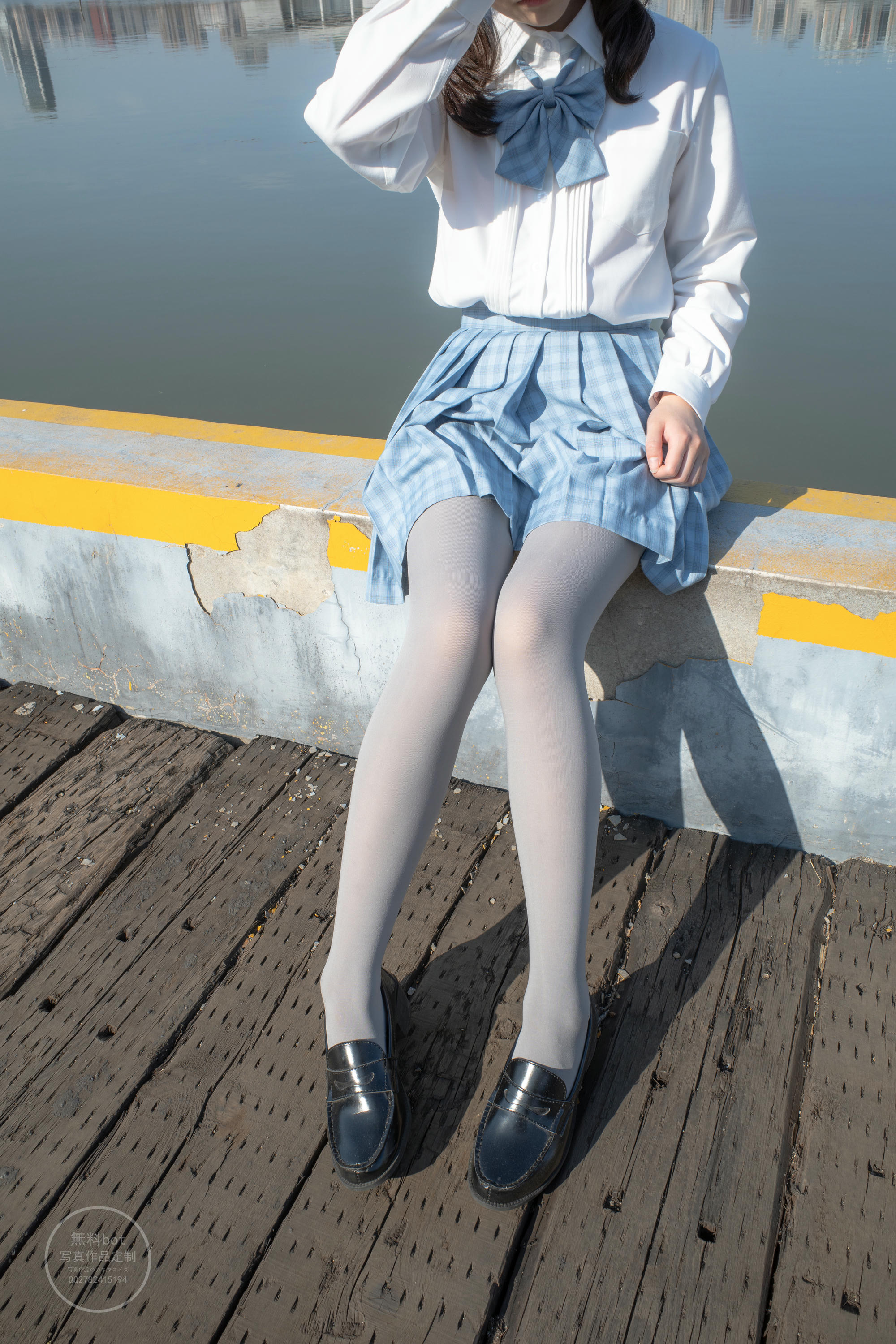 森萝财团 有料 NO.030 小香 户外公园里的JK制服灰丝美腿 [100P／1.39GB]_第2集