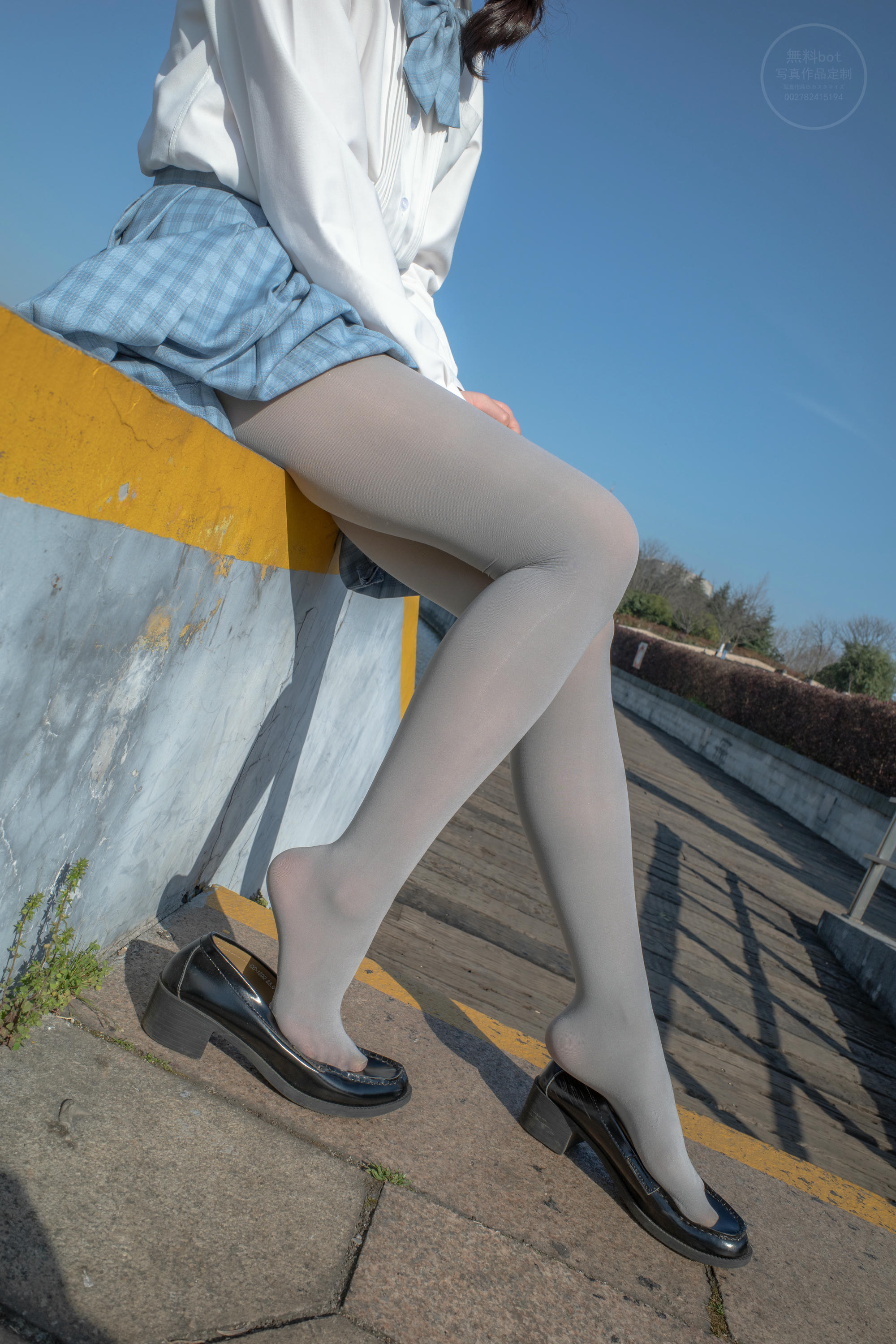 森萝财团 有料 NO.030 小香 户外公园里的JK制服灰丝美腿 [100P／1.39GB]_第3集