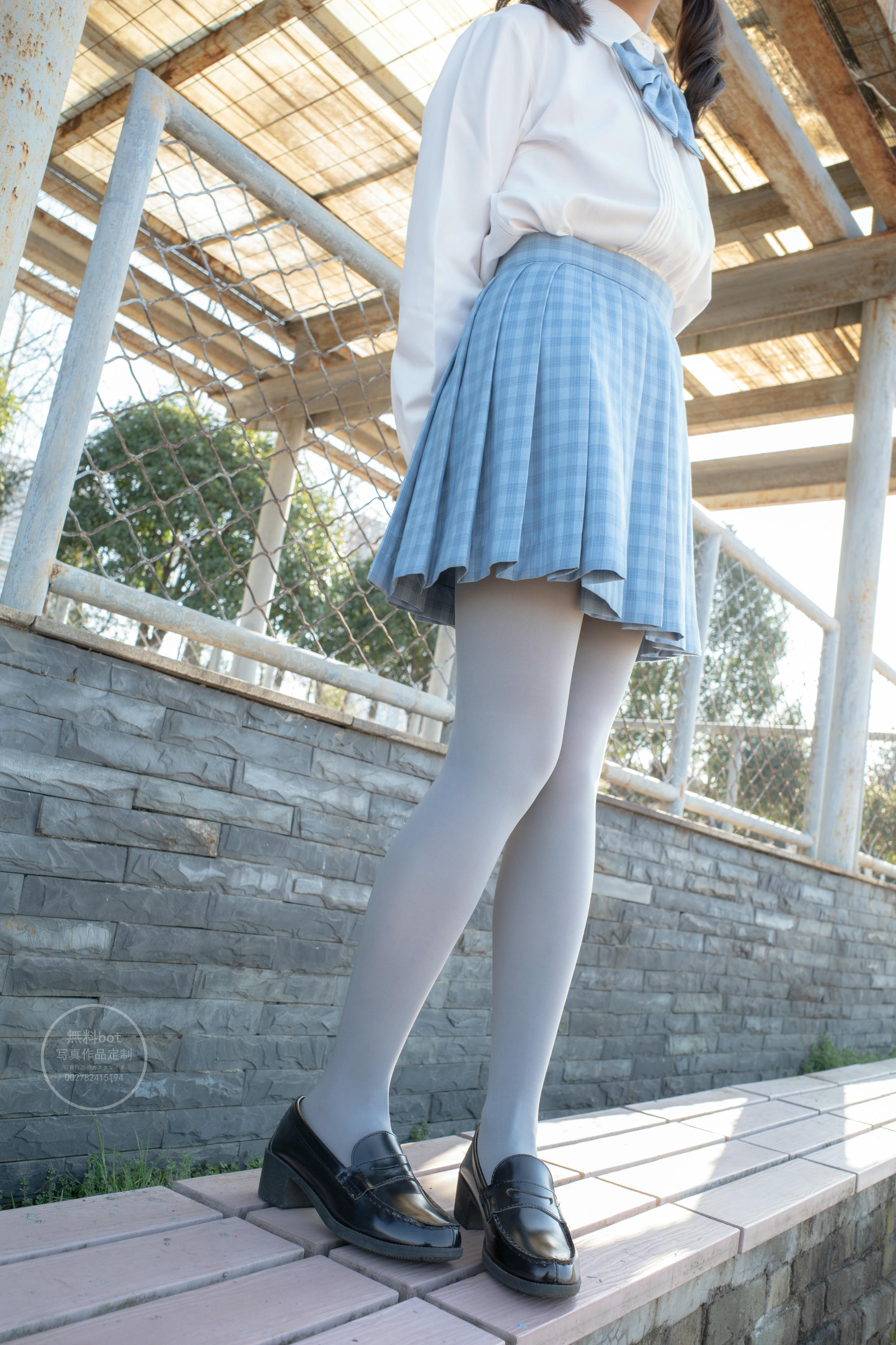 森萝财团 有料 NO.030 小香 户外公园里的JK制服灰丝美腿 [100P／1.39GB]_第3集