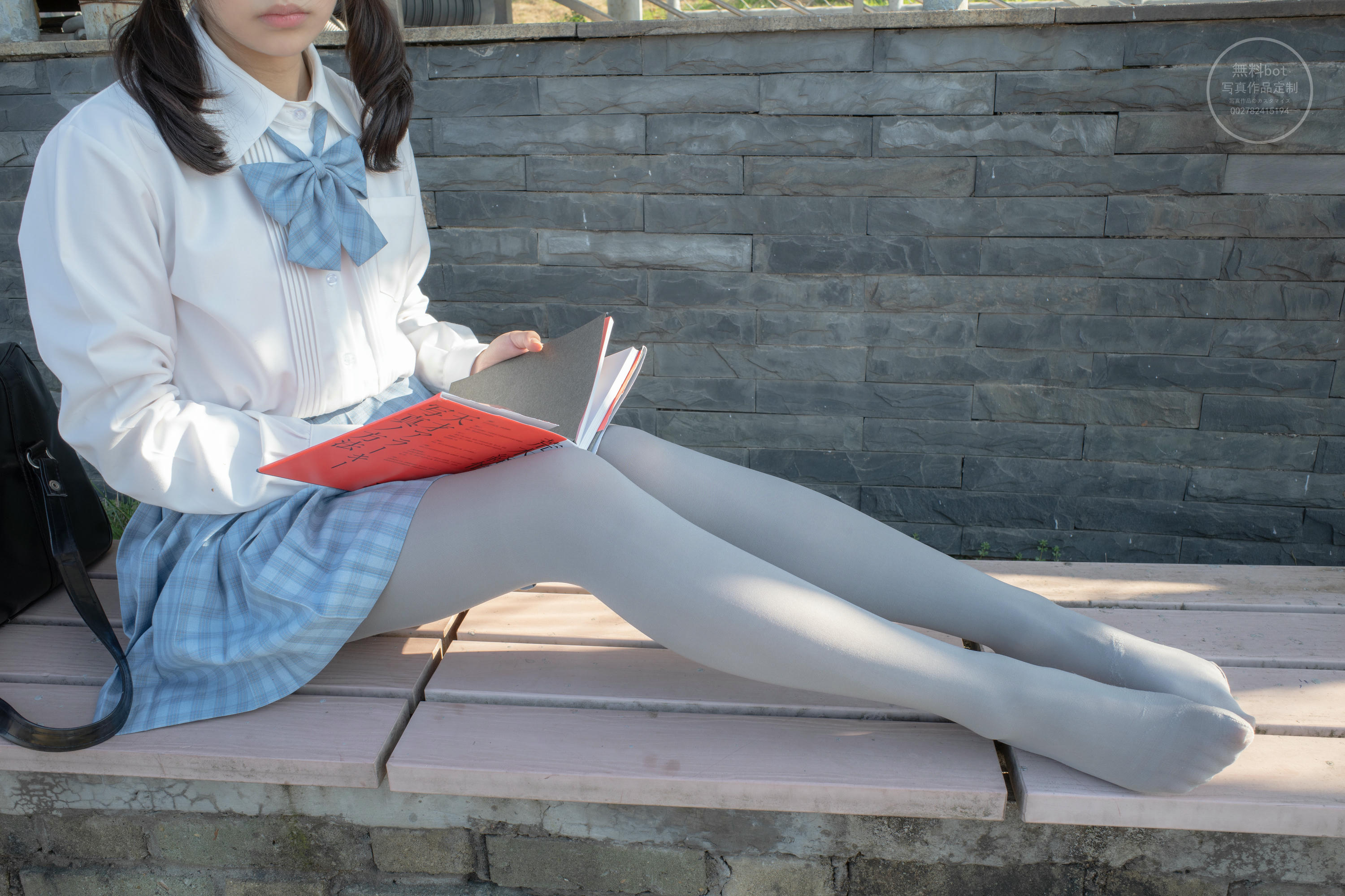 森萝财团 有料 NO.030 小香 户外公园里的JK制服灰丝美腿 [100P／1.39GB]_第4集