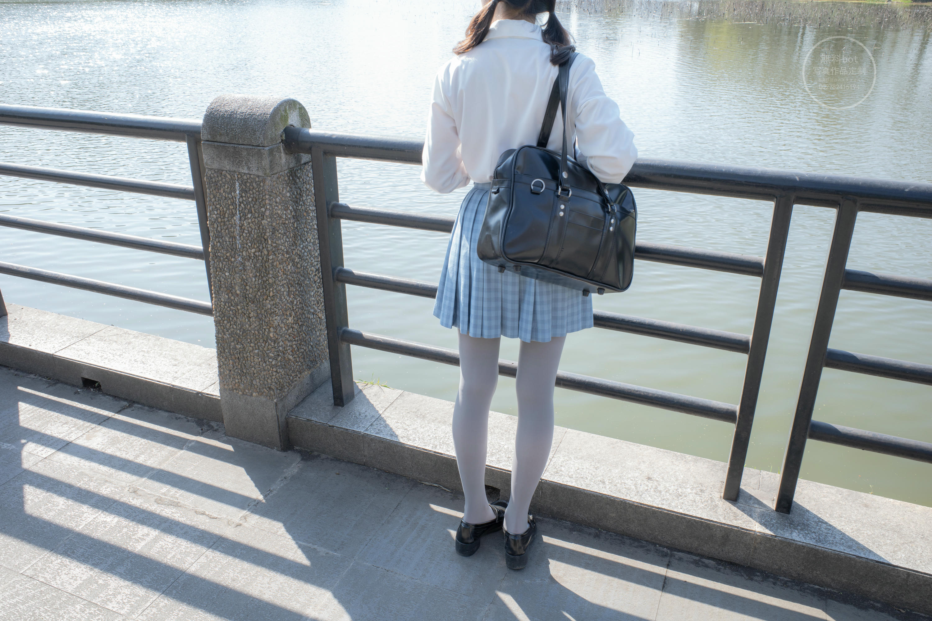 森萝财团 有料 NO.030 小香 户外公园里的JK制服灰丝美腿 [100P／1.39GB]_第1集