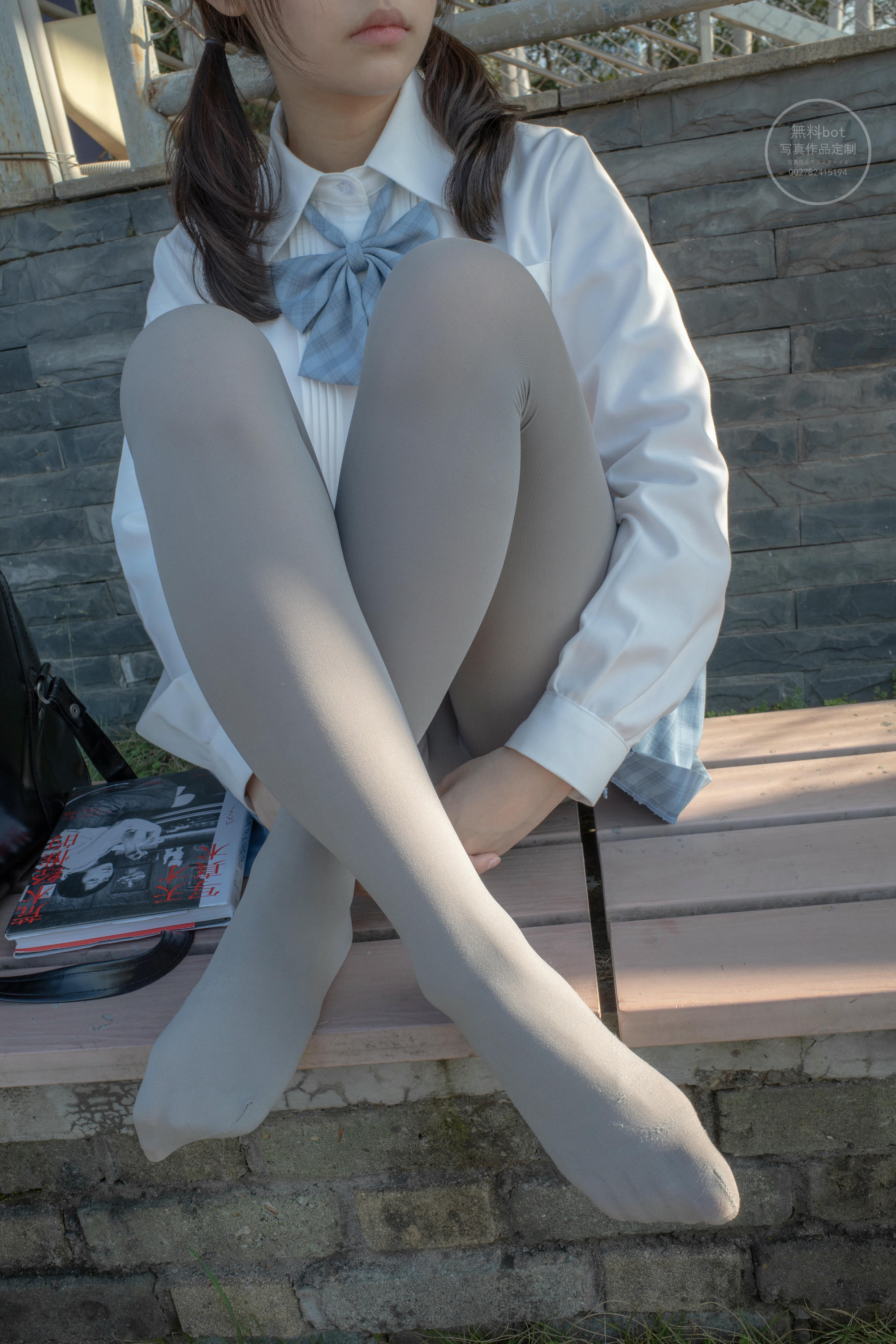 森萝财团 有料 NO.030 小香 户外公园里的JK制服灰丝美腿 [100P／1.39GB]_第4集