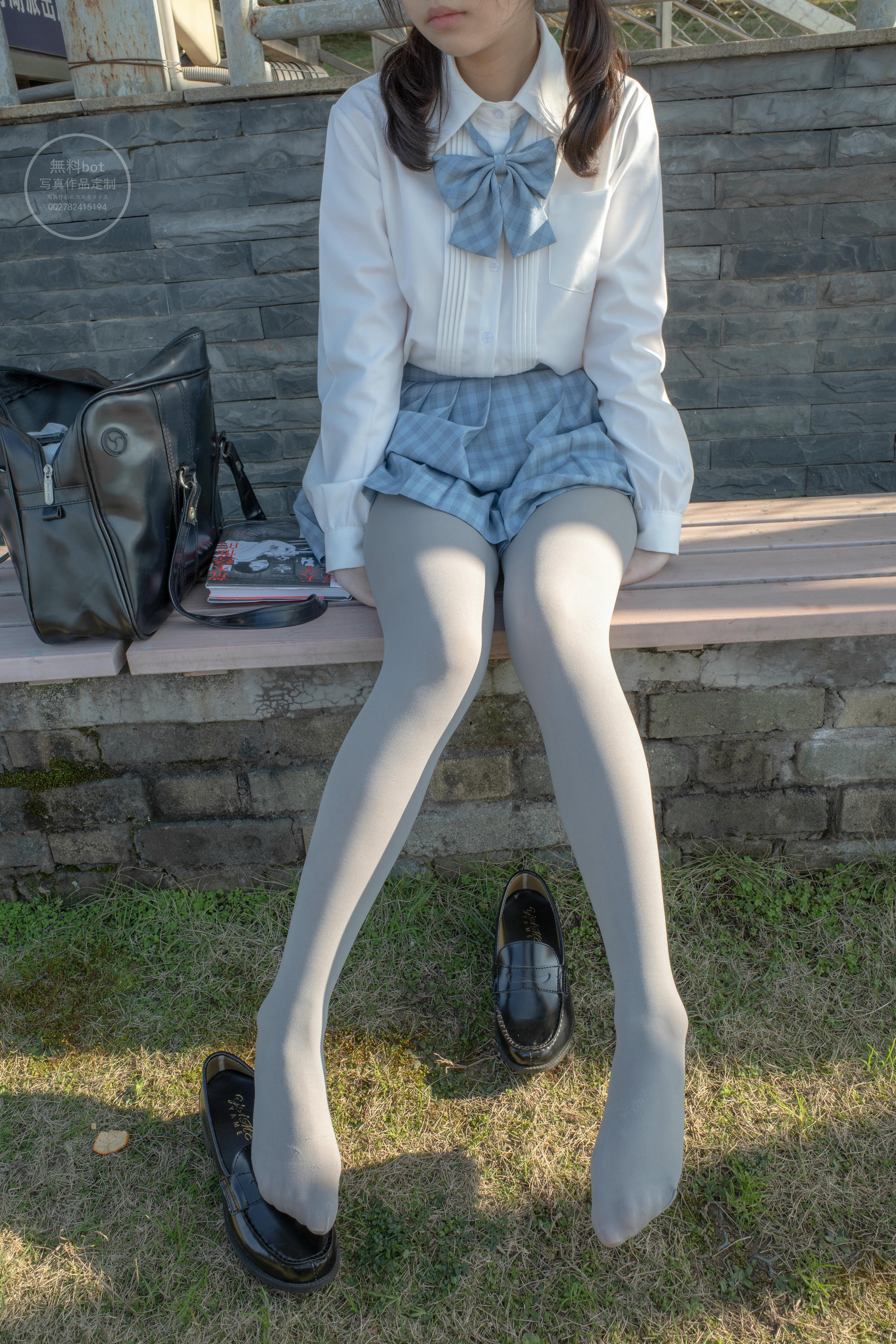森萝财团 有料 NO.030 小香 户外公园里的JK制服灰丝美腿 [100P／1.39GB]_第4集