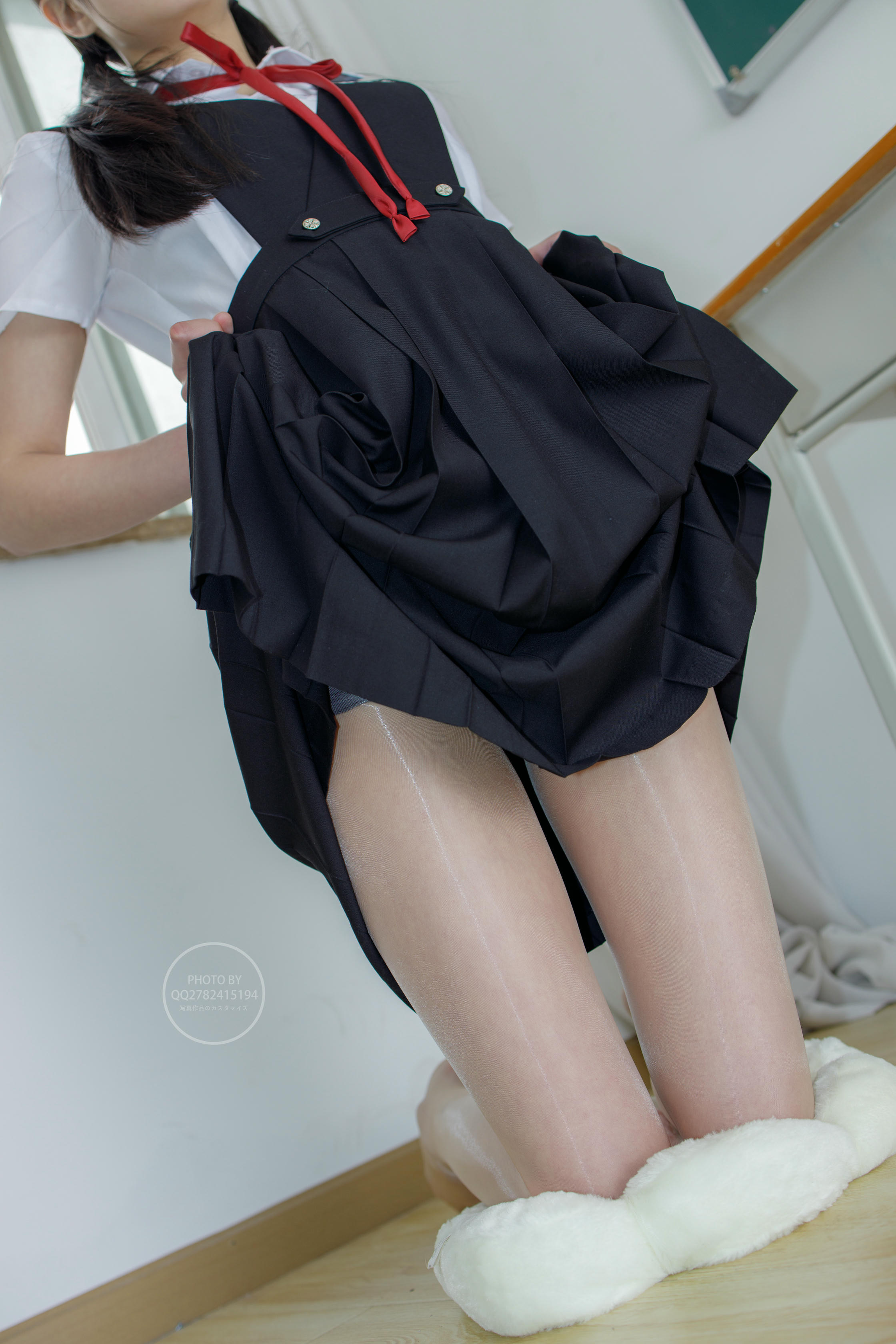 森萝财团 有料 NO.035 吸吸 教室里的油亮肉丝“绫”JK制服 [101P-1.3G]_第4集