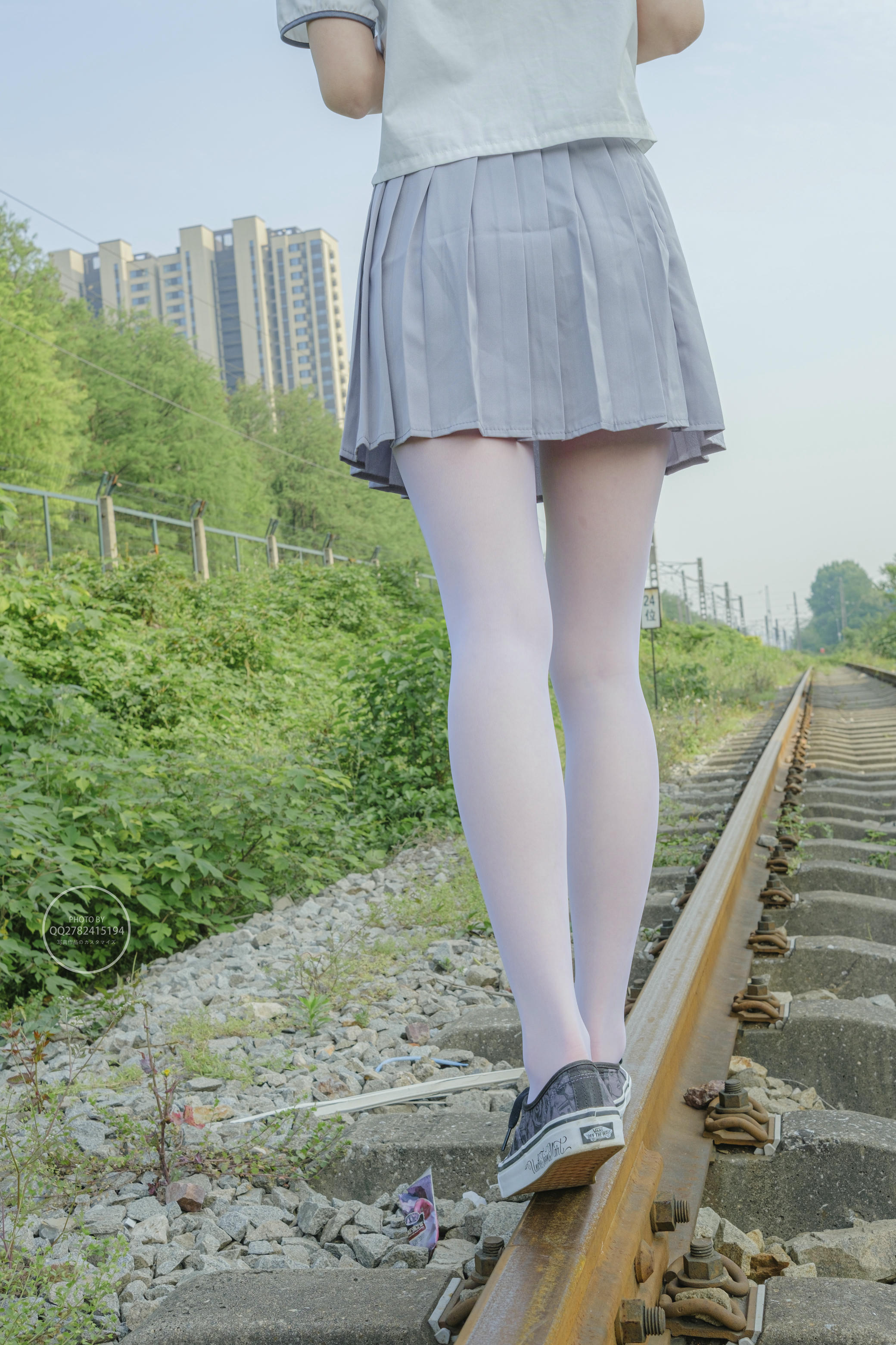 森萝财团 有料 NO.038 吸吸 铁轨边的JK白丝美少女 [60P-764MB]_第1集