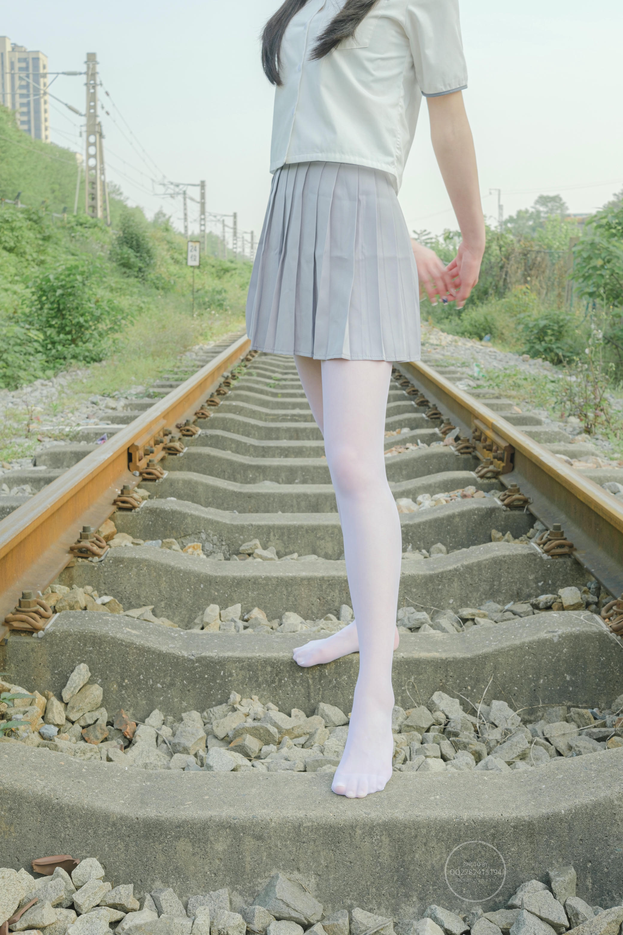 森萝财团 有料 NO.038 吸吸 铁轨边的JK白丝美少女 [60P-764MB]_第2集