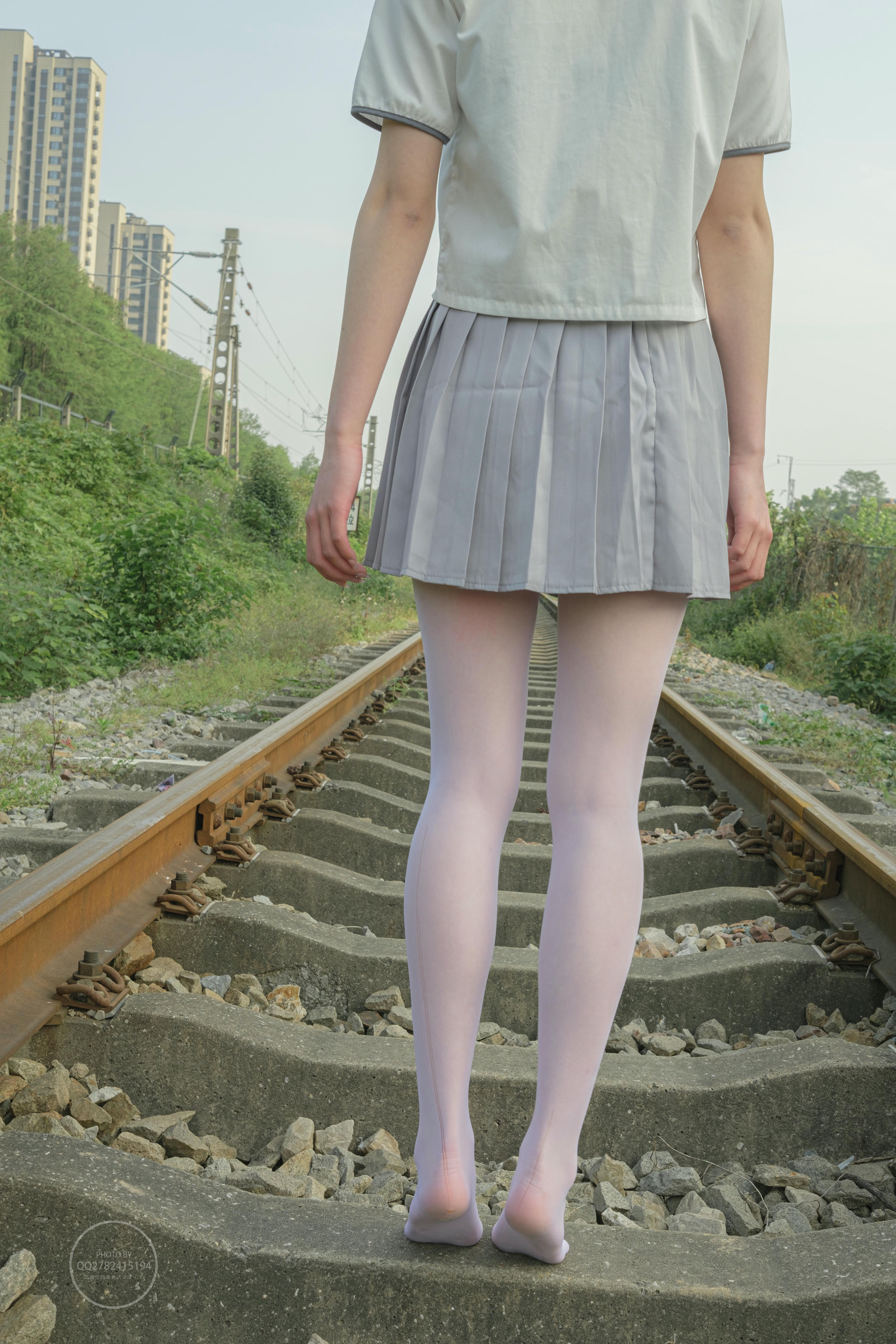 森萝财团 有料 NO.038 吸吸 铁轨边的JK白丝美少女 [60P-764MB]_第2集
