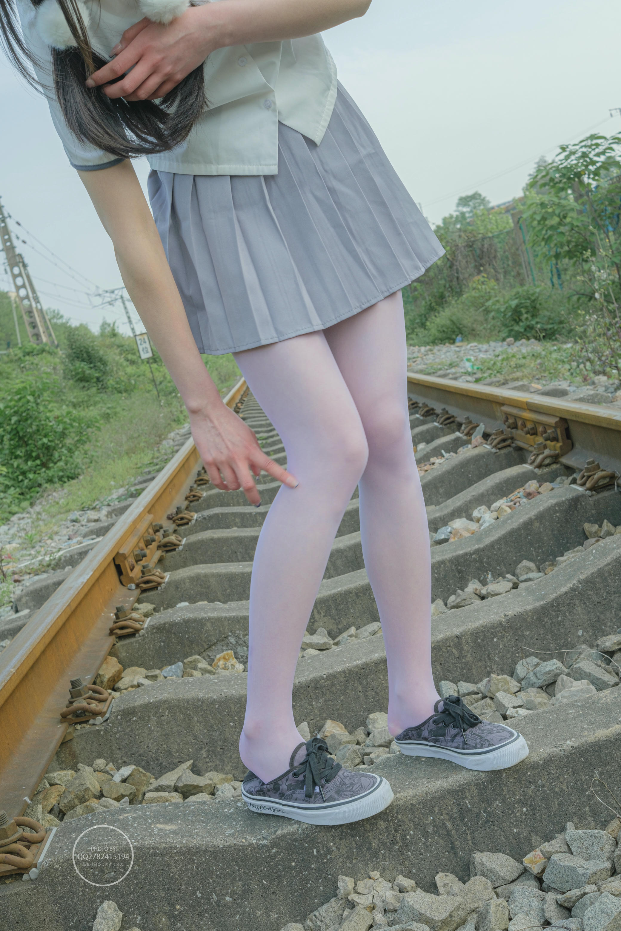 森萝财团 有料 NO.038 吸吸 铁轨边的JK白丝美少女 [60P-764MB]_第3集