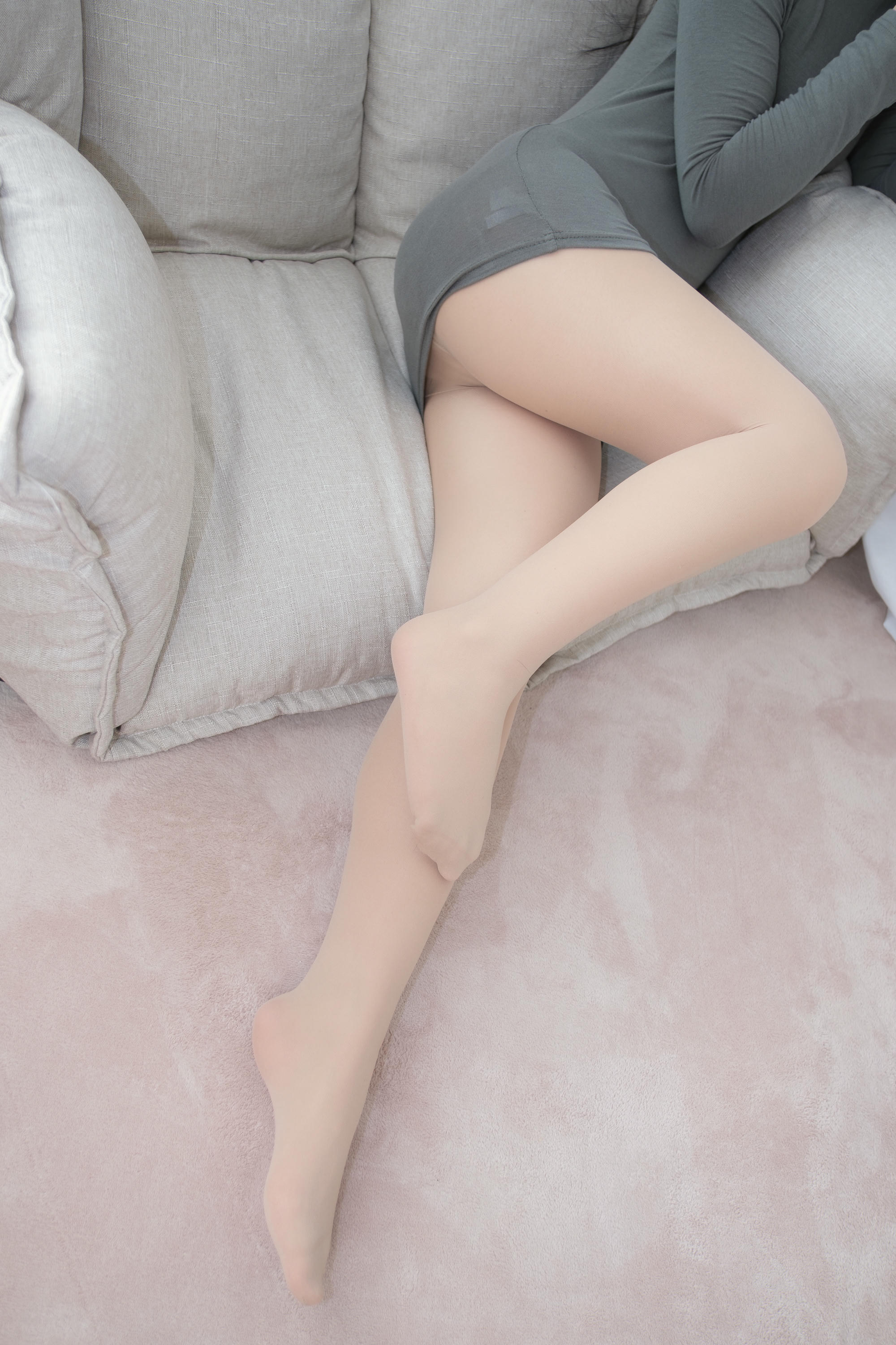 森萝财团-爱花写真 ALPHA-006 肉丝小嫩妹的美足 [92P-998MB]_第1集