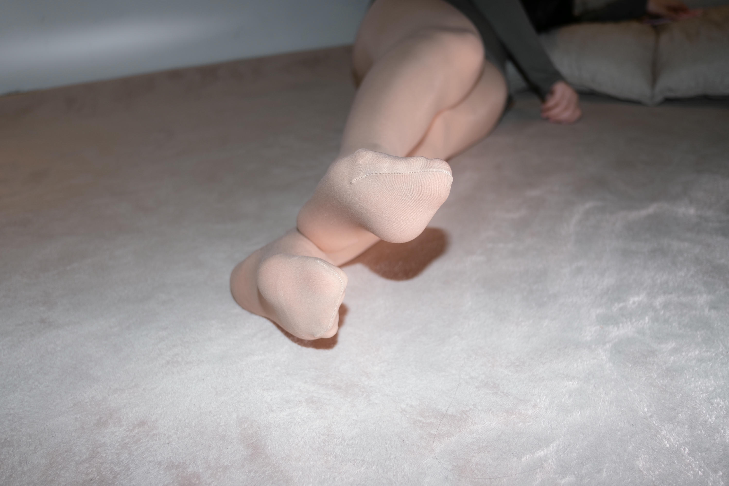 森萝财团-爱花写真 ALPHA-006 肉丝小嫩妹的美足 [92P-998MB]_第3集