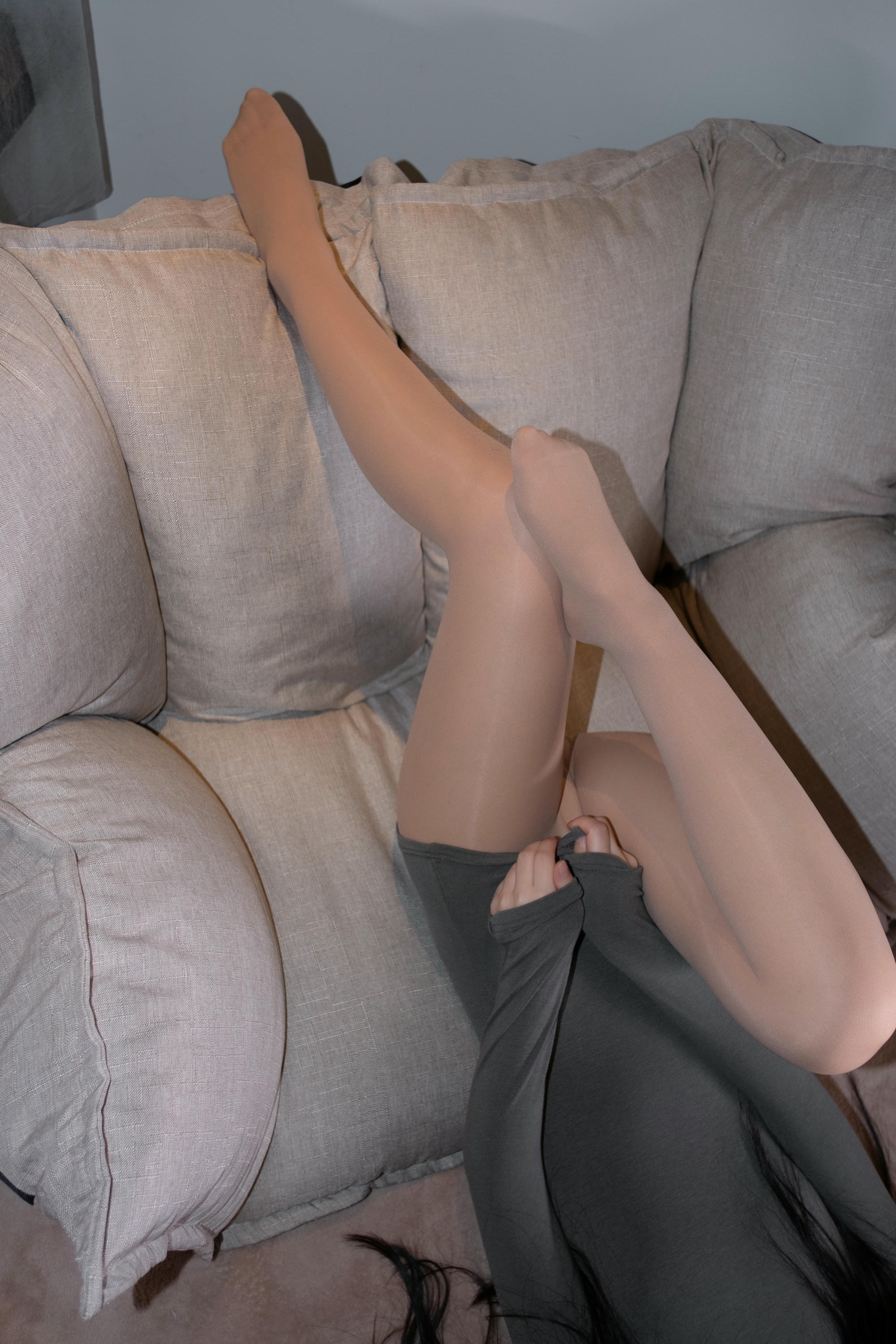 森萝财团-爱花写真 ALPHA-006 肉丝小嫩妹的美足 [92P-998MB]_第4集