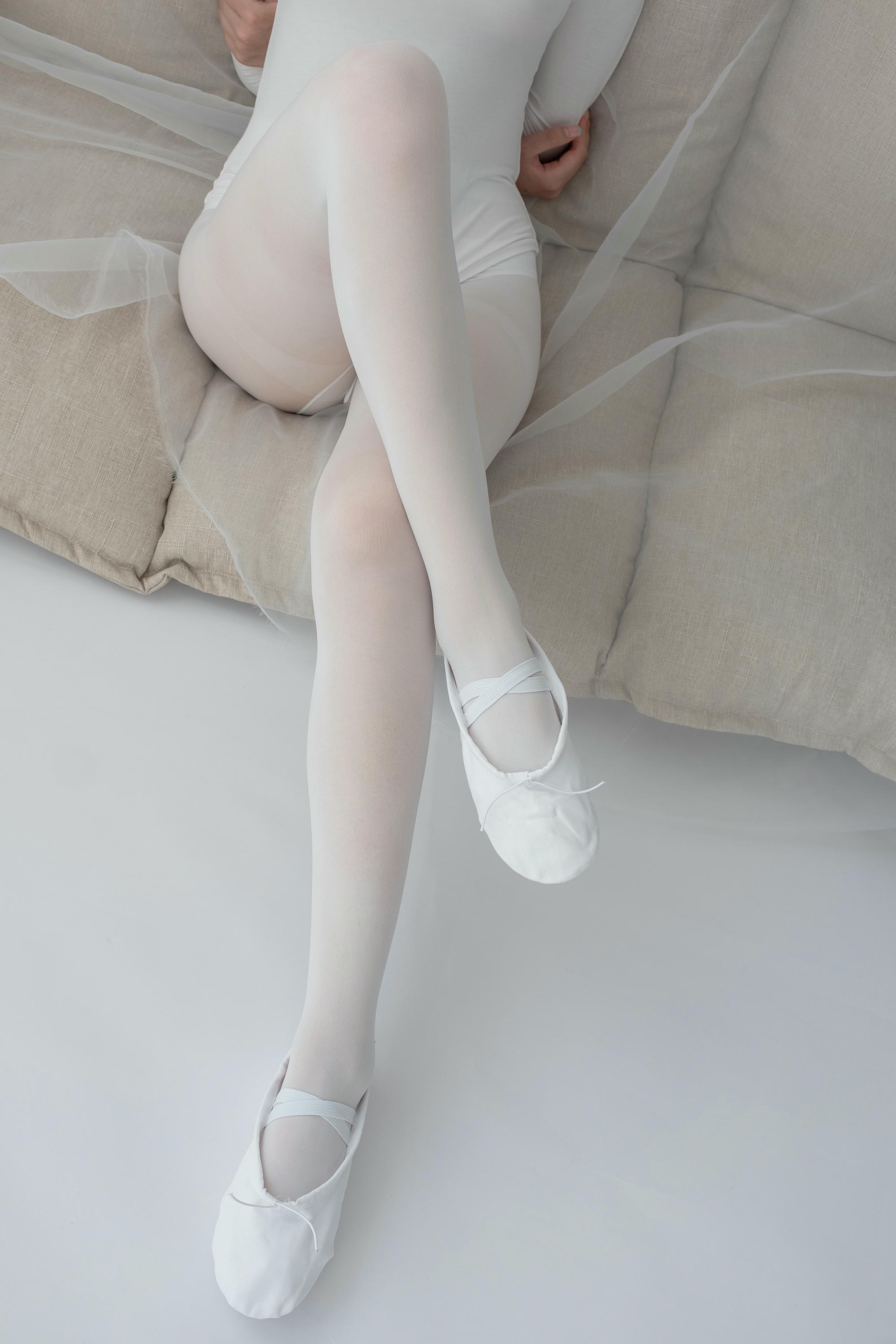 森萝财团-爱花写真 ALPHA-007 纯白丝足 纯纯的爱 [156P-1.46GB]_第6集