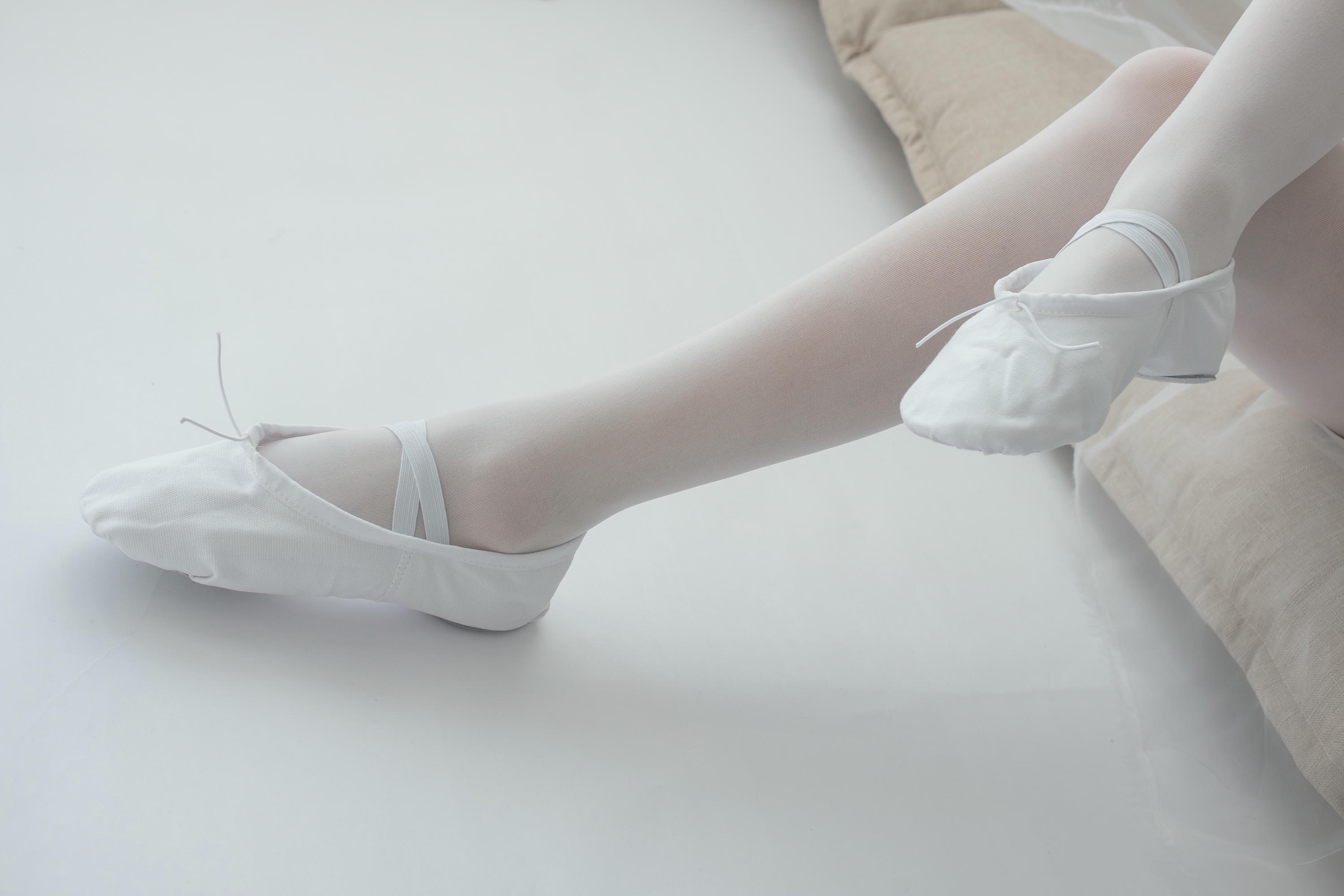 森萝财团-爱花写真 ALPHA-007 纯白丝足 纯纯的爱 [156P-1.46GB]_第6集