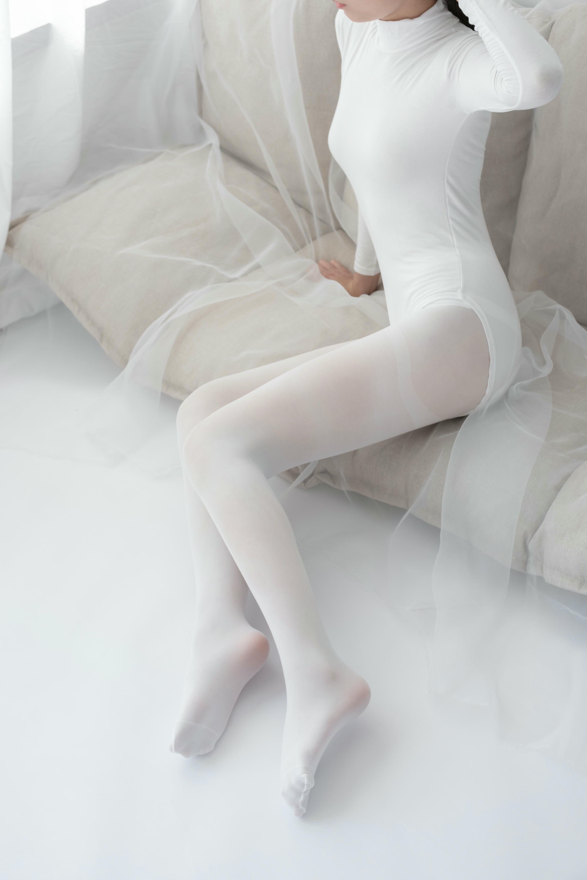 森萝财团-爱花写真 ALPHA-007 纯白丝足 纯纯的爱 [156P-1.46GB]_第1集