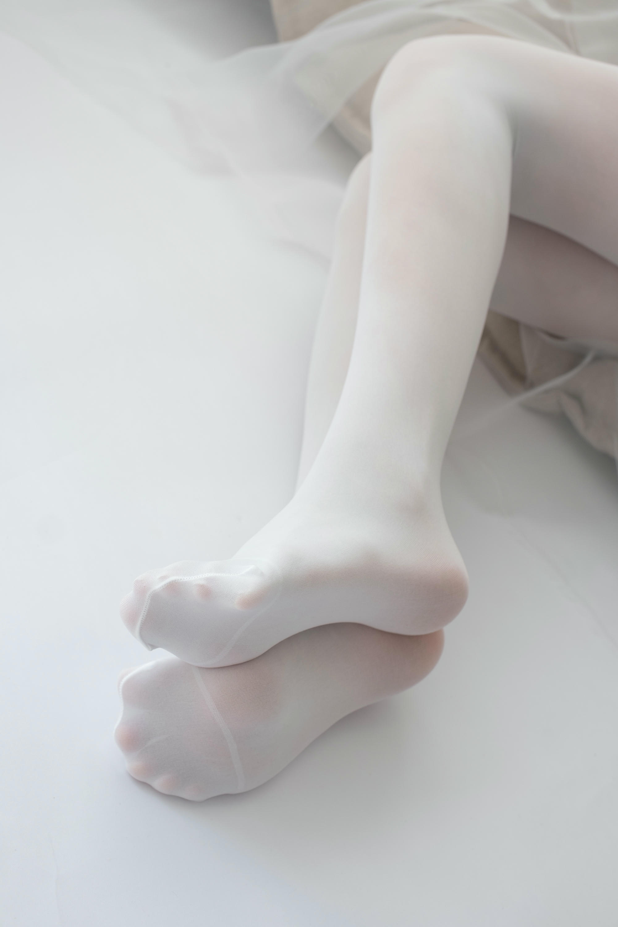 森萝财团-爱花写真 ALPHA-007 纯白丝足 纯纯的爱 [156P-1.46GB]_第2集
