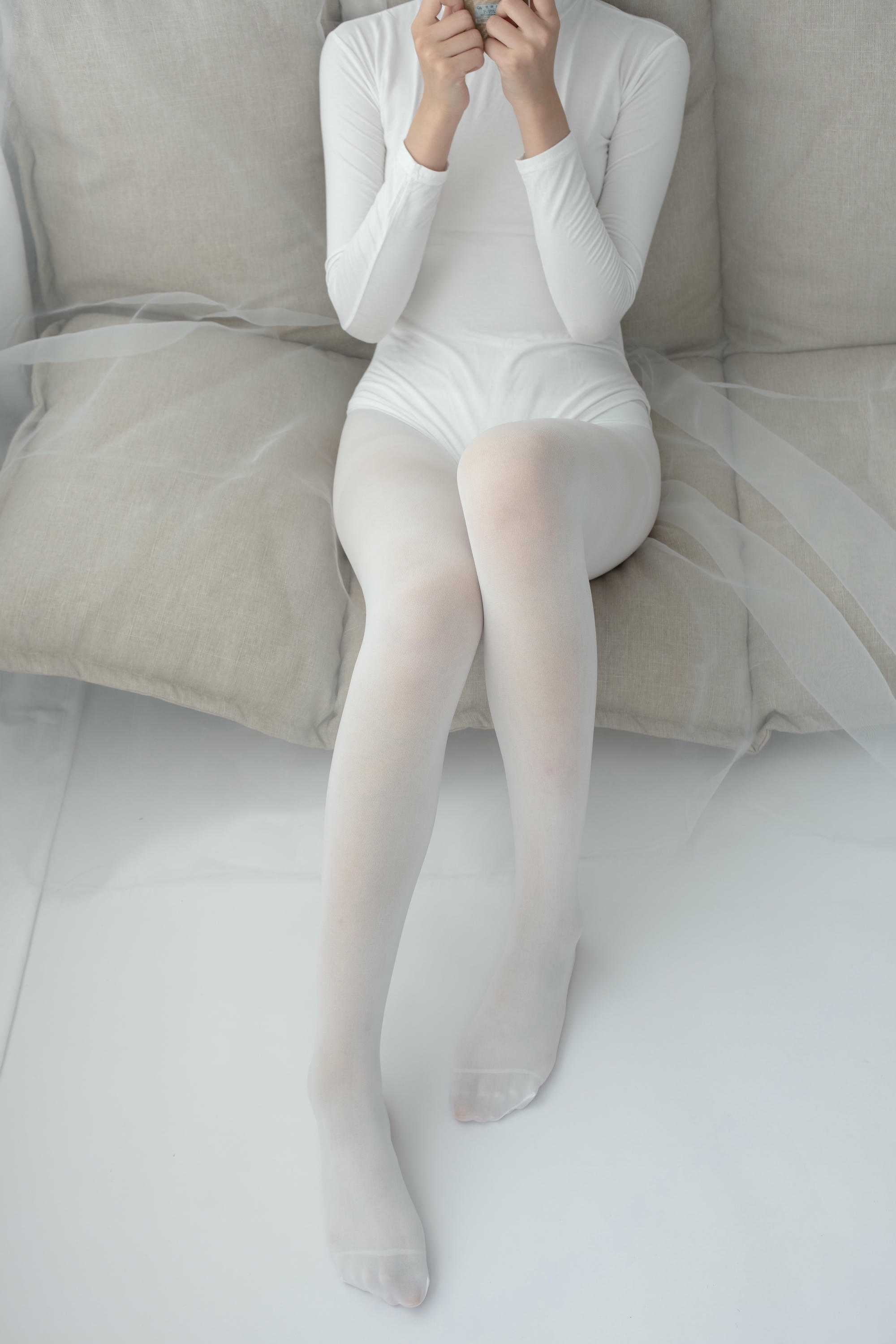 森萝财团-爱花写真 ALPHA-007 纯白丝足 纯纯的爱 [156P-1.46GB]_第2集
