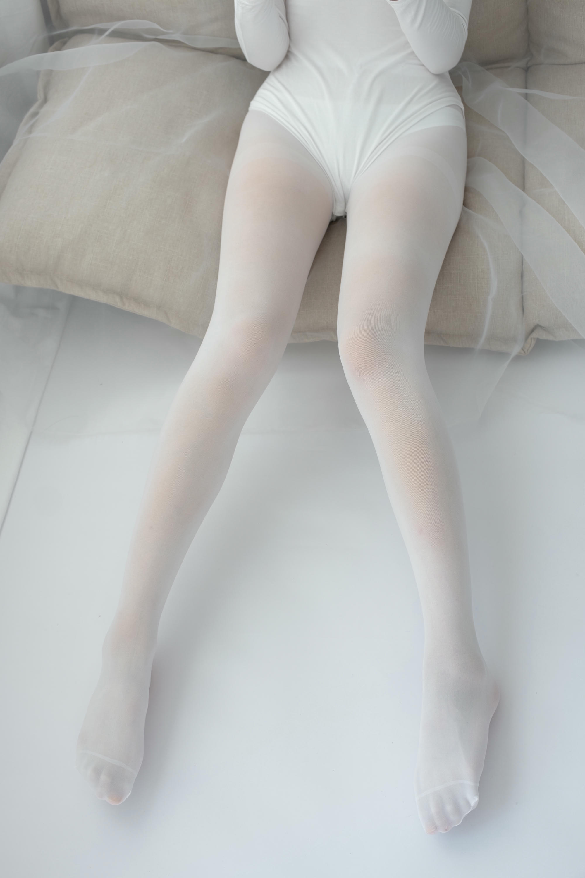 森萝财团-爱花写真 ALPHA-007 纯白丝足 纯纯的爱 [156P-1.46GB]_第2集
