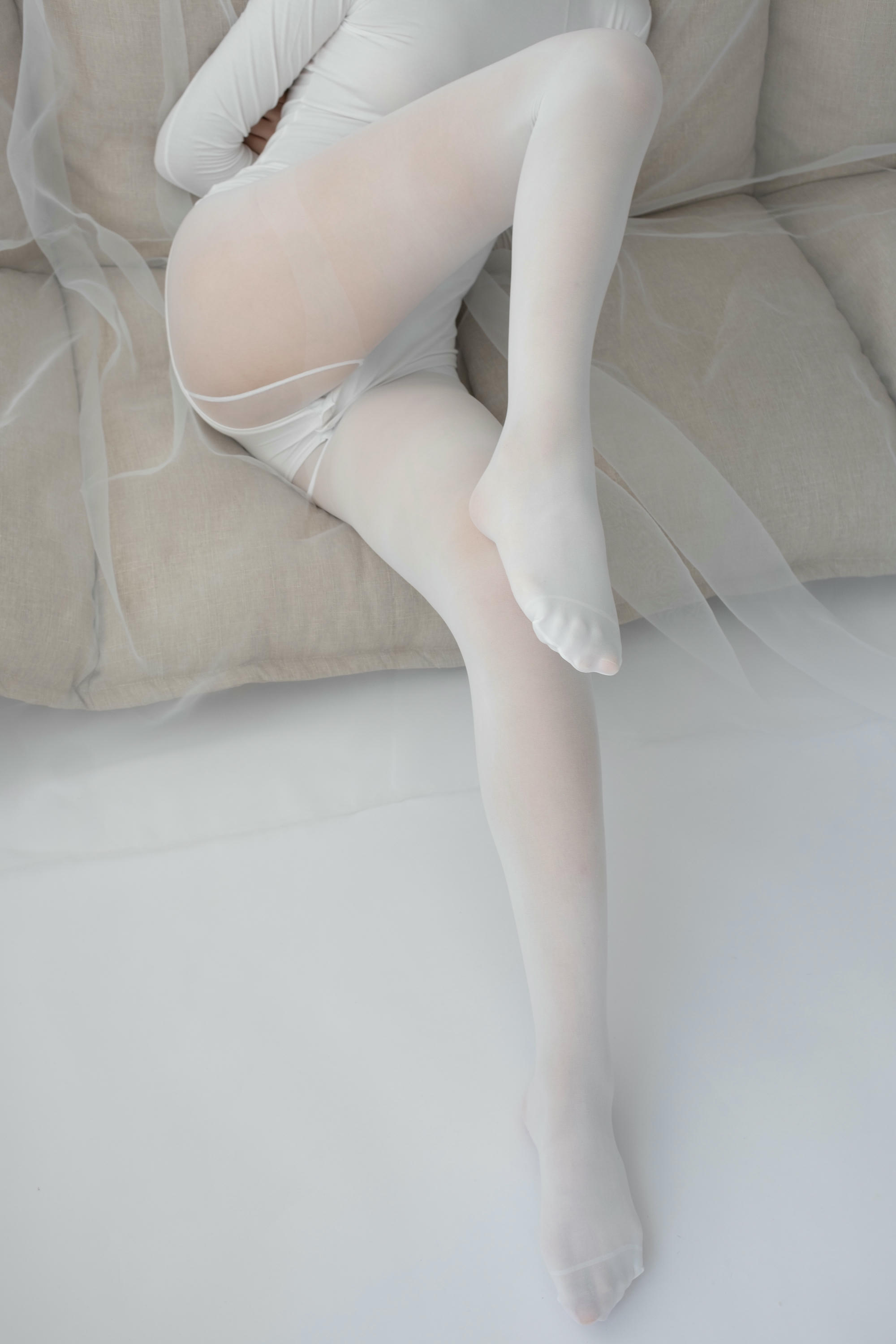 森萝财团-爱花写真 ALPHA-007 纯白丝足 纯纯的爱 [156P-1.46GB]_第2集