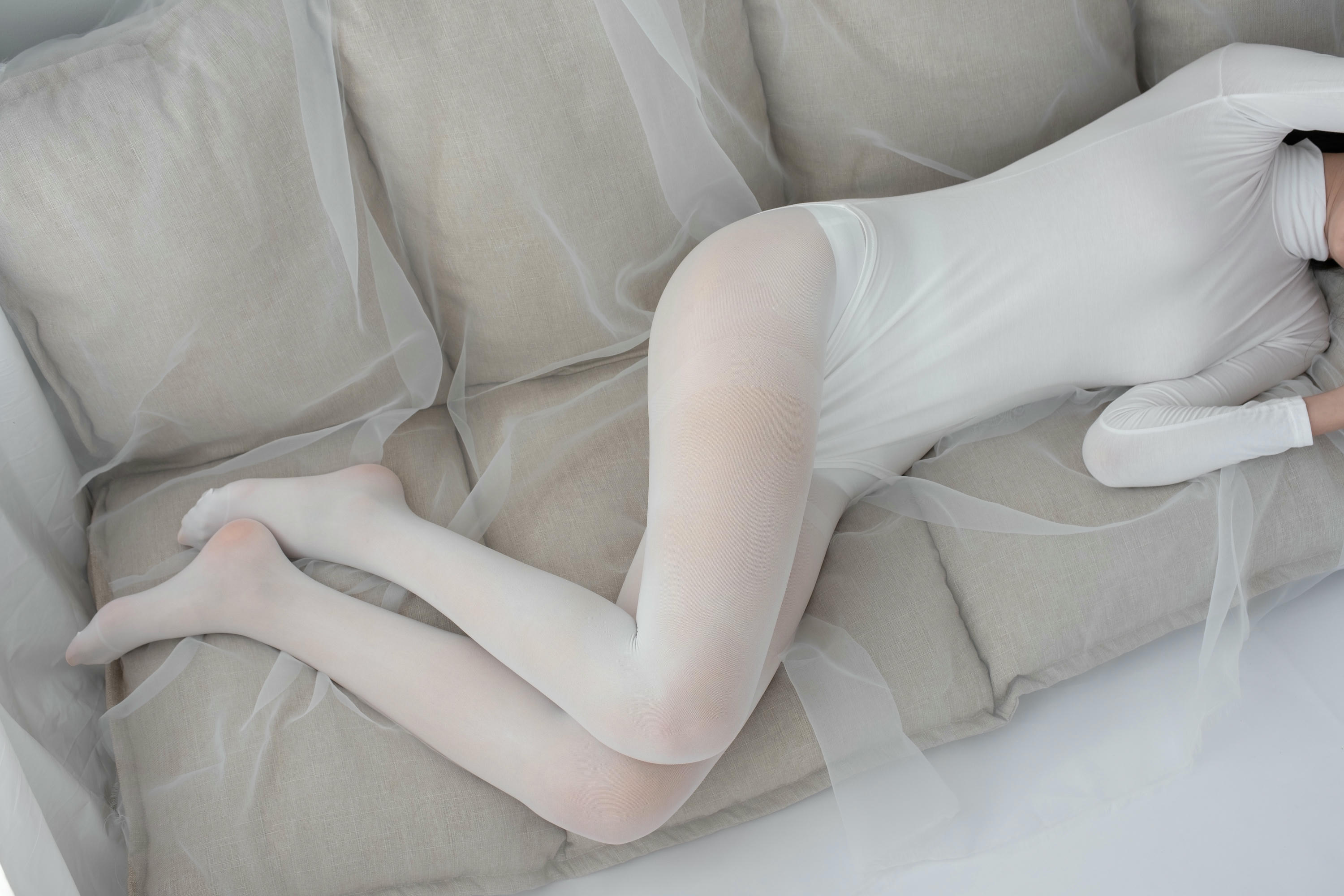 森萝财团-爱花写真 ALPHA-007 纯白丝足 纯纯的爱 [156P-1.46GB]_第3集