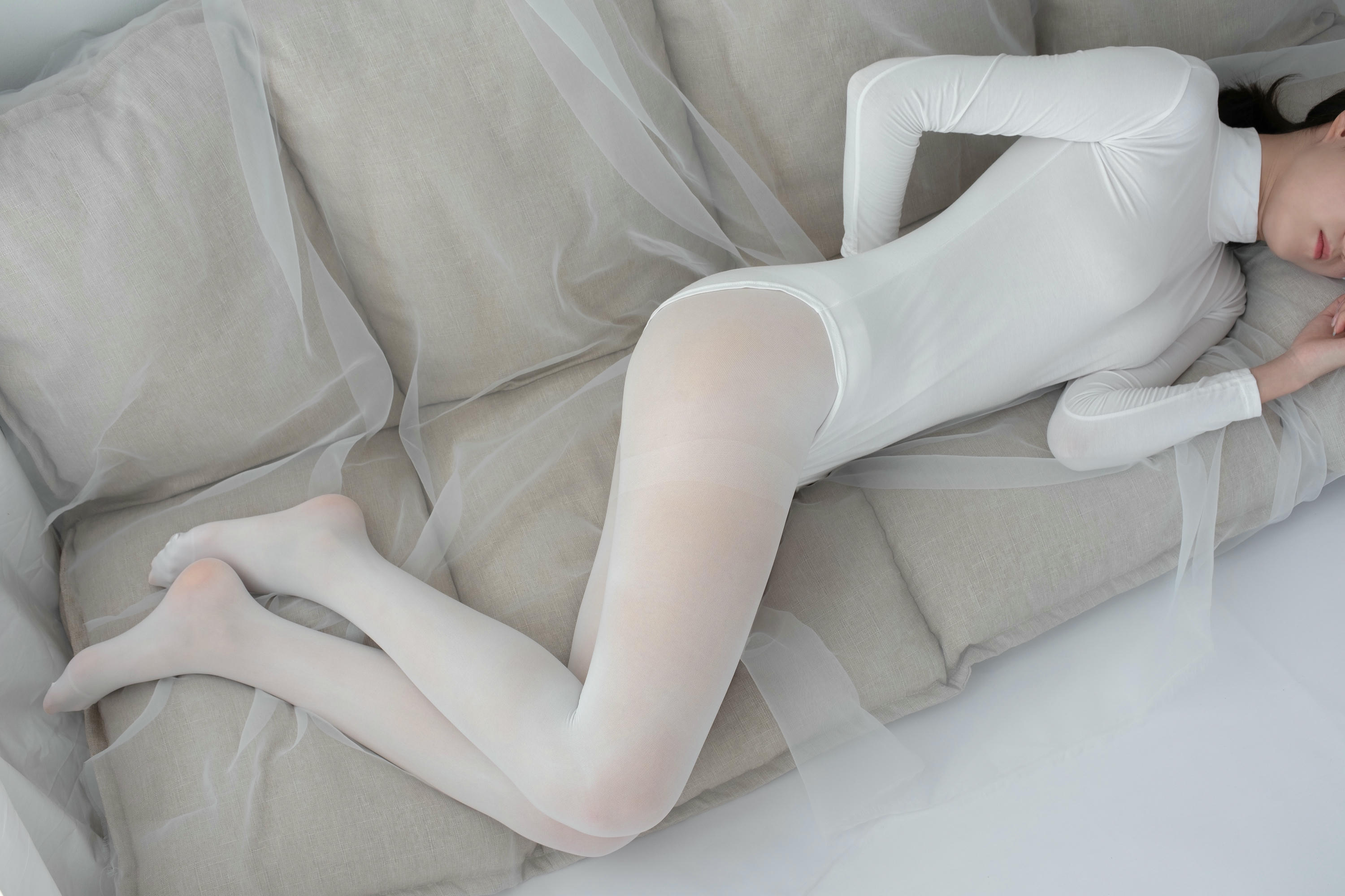 森萝财团-爱花写真 ALPHA-007 纯白丝足 纯纯的爱 [156P-1.46GB]_第3集