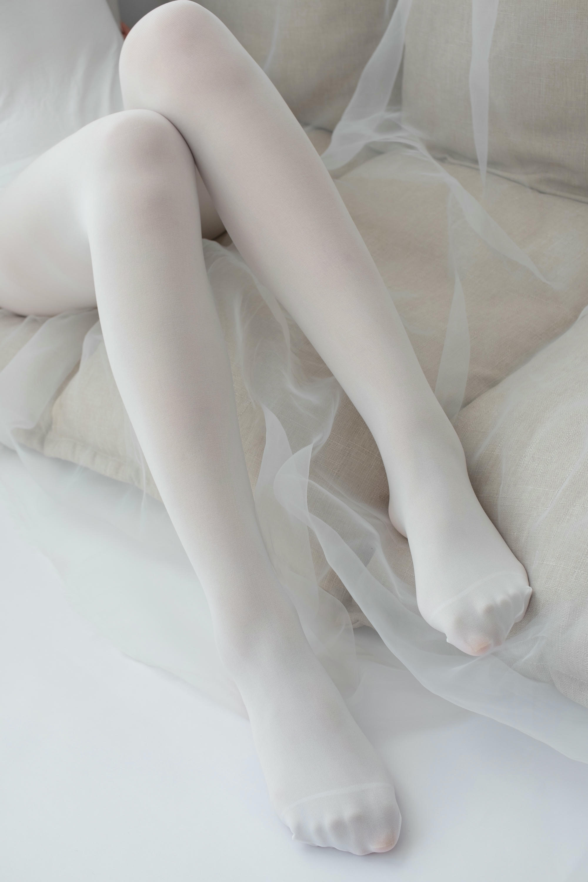 森萝财团-爱花写真 ALPHA-007 纯白丝足 纯纯的爱 [156P-1.46GB]_第4集