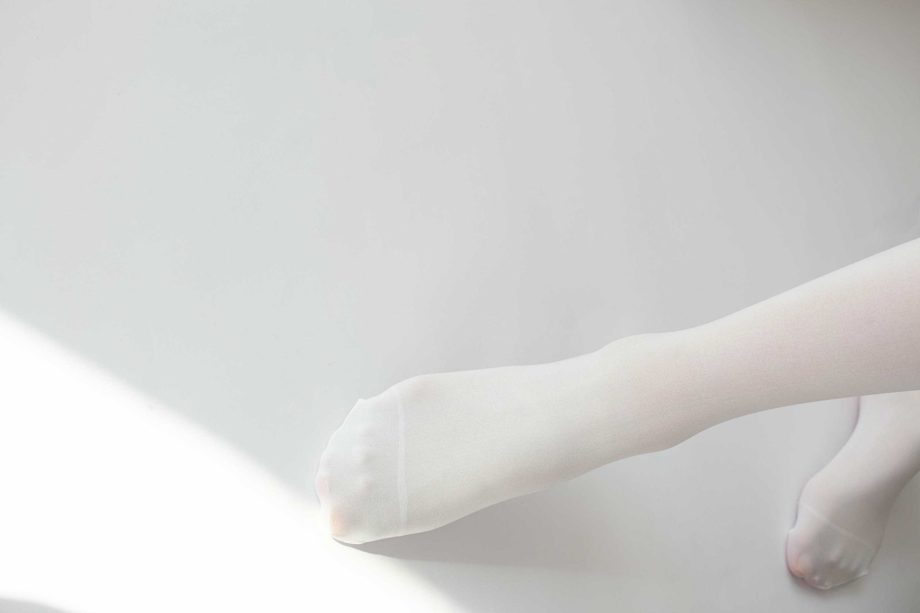 森萝财团-爱花写真 ALPHA-007 纯白丝足 纯纯的爱 [156P-1.46GB]_第4集