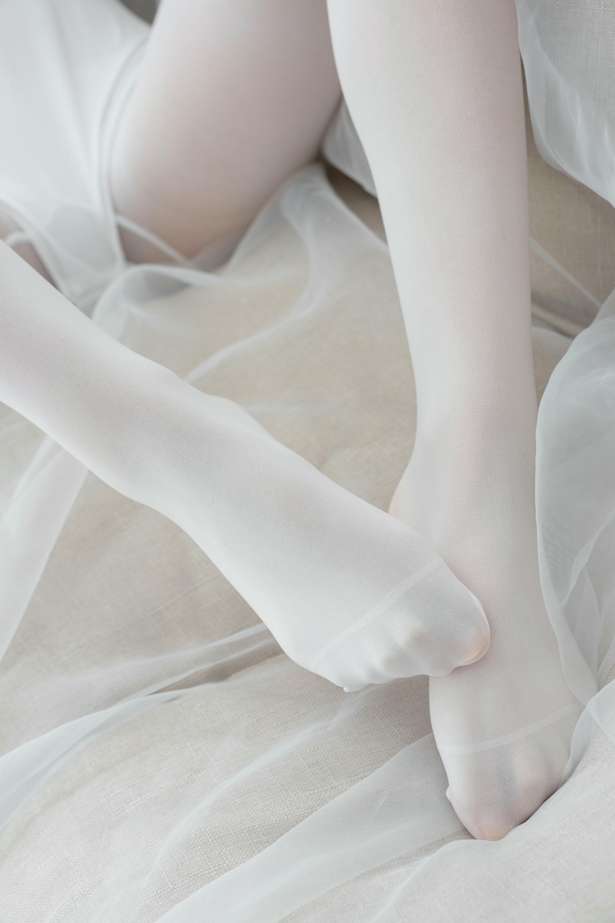 森萝财团-爱花写真 ALPHA-007 纯白丝足 纯纯的爱 [156P-1.46GB]_第4集