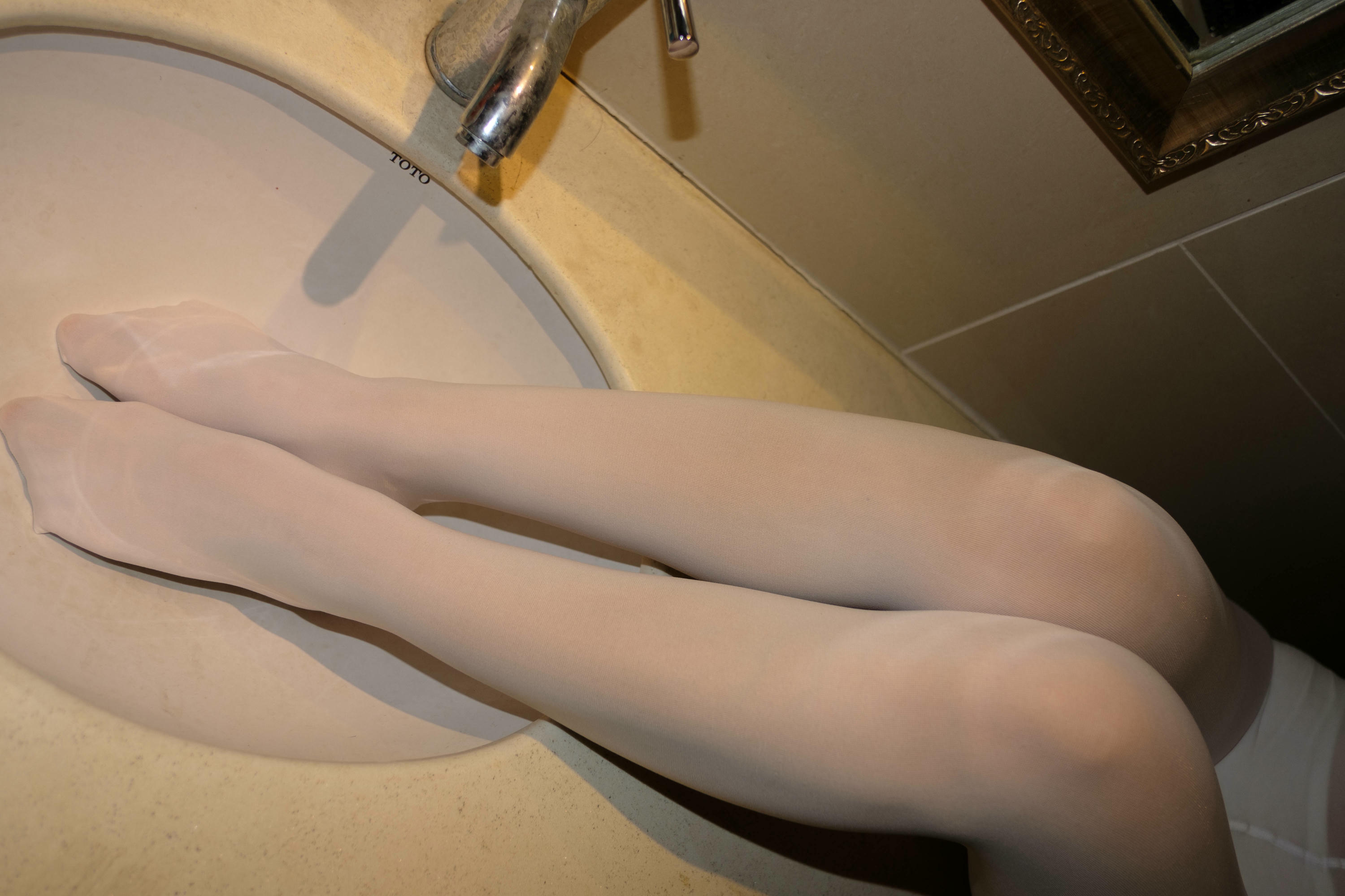 森萝财团-爱花写真 ALPHA-012 酒店粉红女孩SM白丝 [102P1V-1.09GB]_第3集