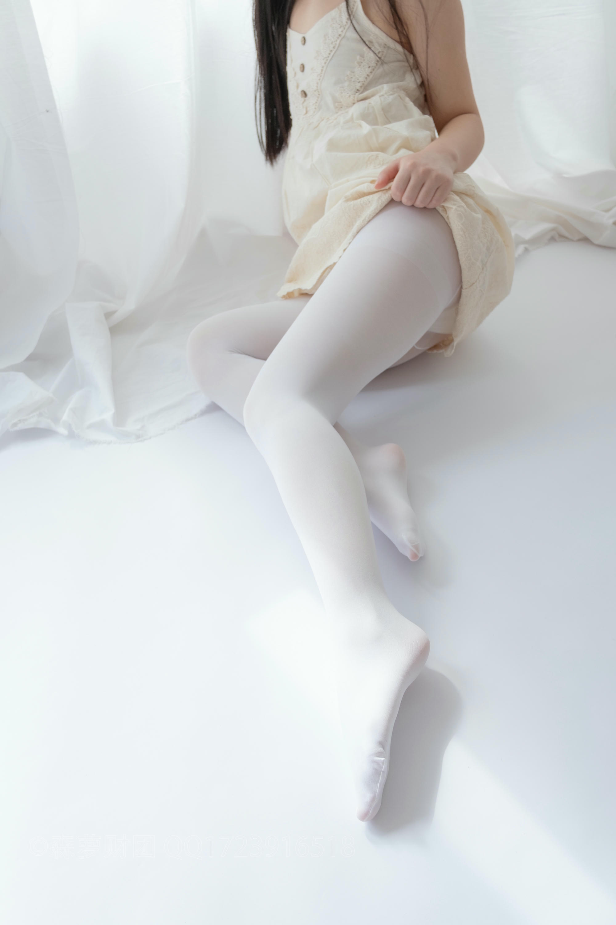 森萝财团-爱花写真 ALPHA-013 白丝女孩玩美足 [90P-838MB]_第1集