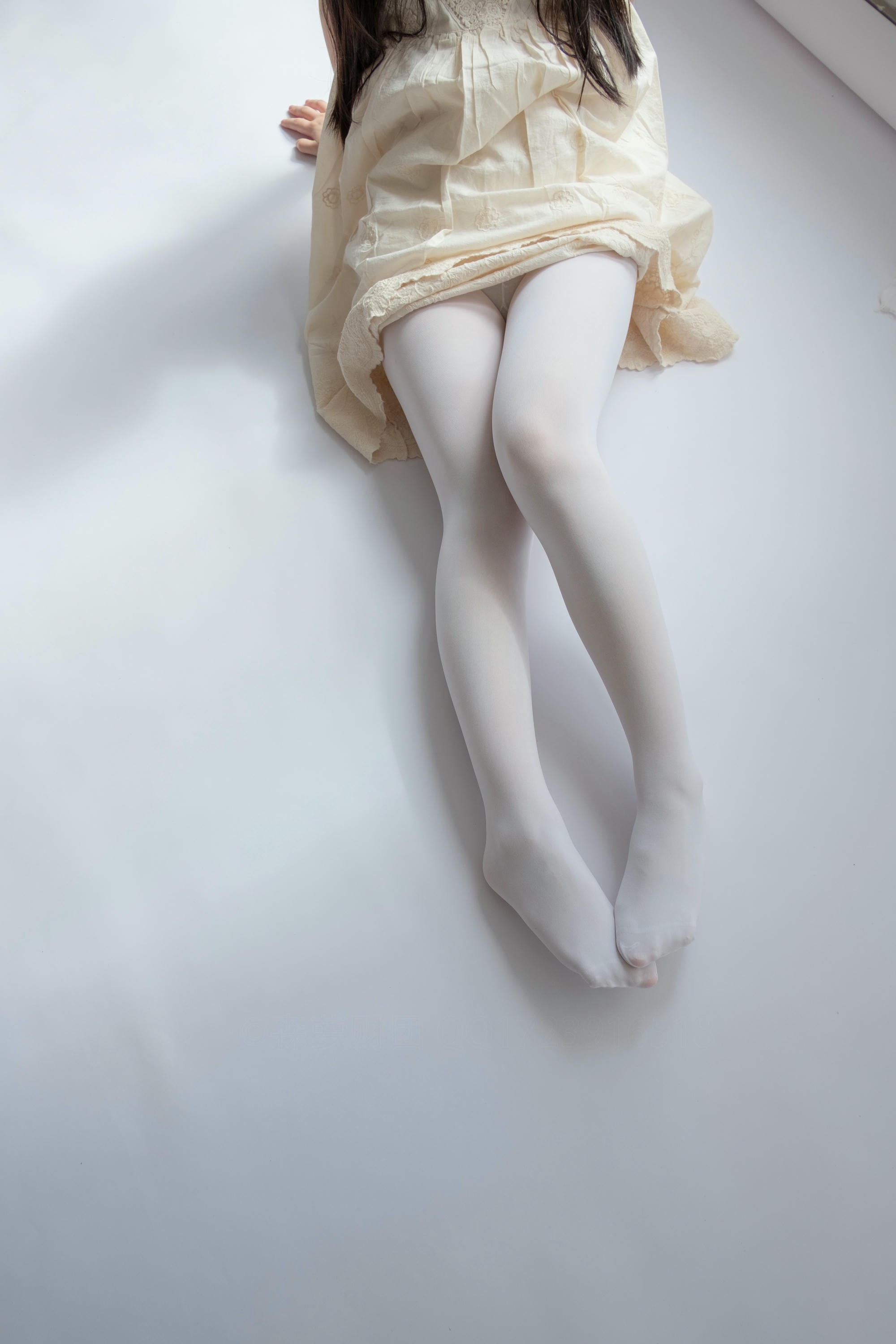 森萝财团-爱花写真 ALPHA-013 白丝女孩玩美足 [90P-838MB]_第3集