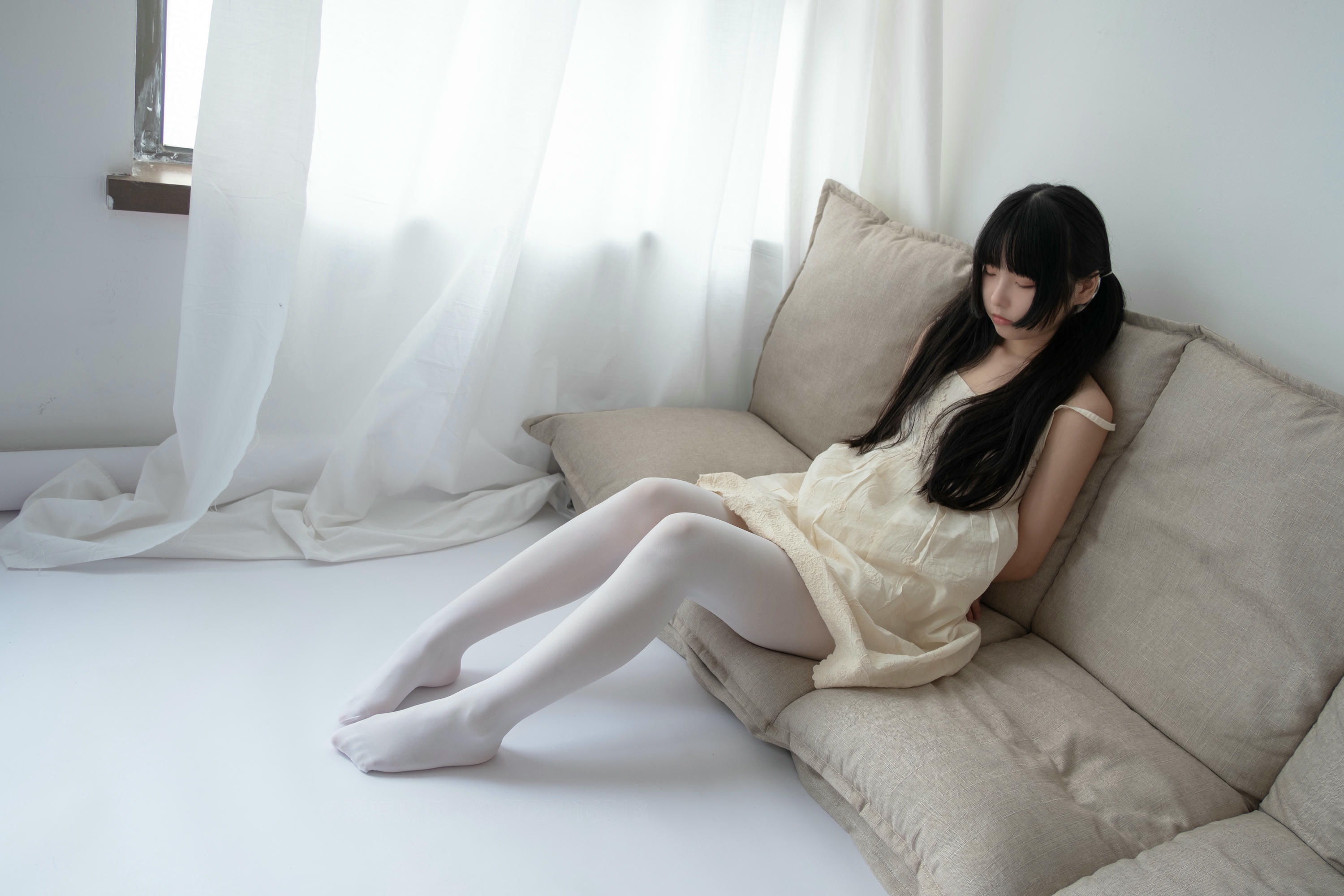 森萝财团-爱花写真 ALPHA-013 白丝女孩玩美足 [90P-838MB]_第1集