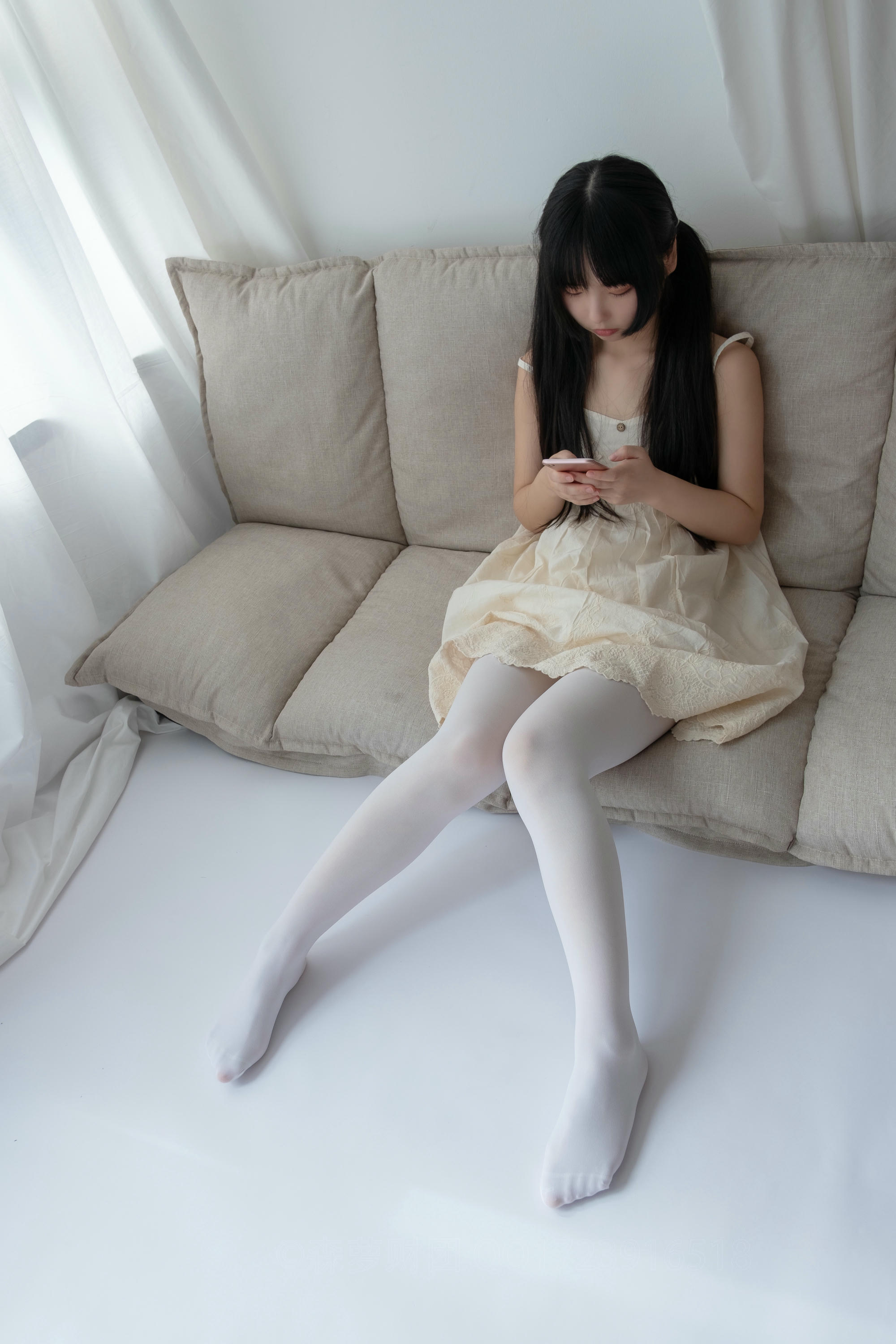 森萝财团-爱花写真 ALPHA-013 白丝女孩玩美足 [90P-838MB]_第3集