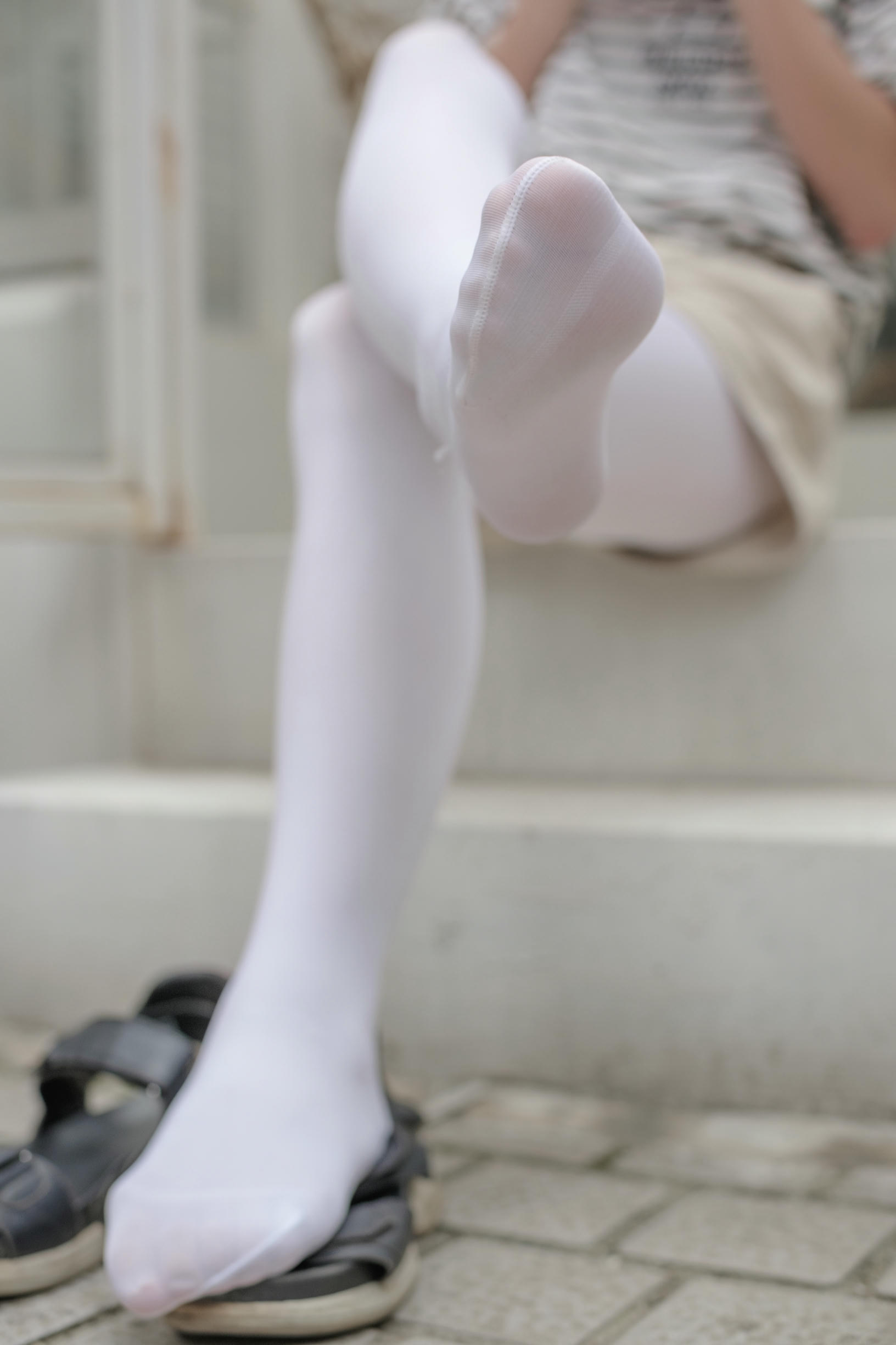 森萝财团 FREE-001 白丝长腿凉鞋室内写真 [59P-294MB]_第3集