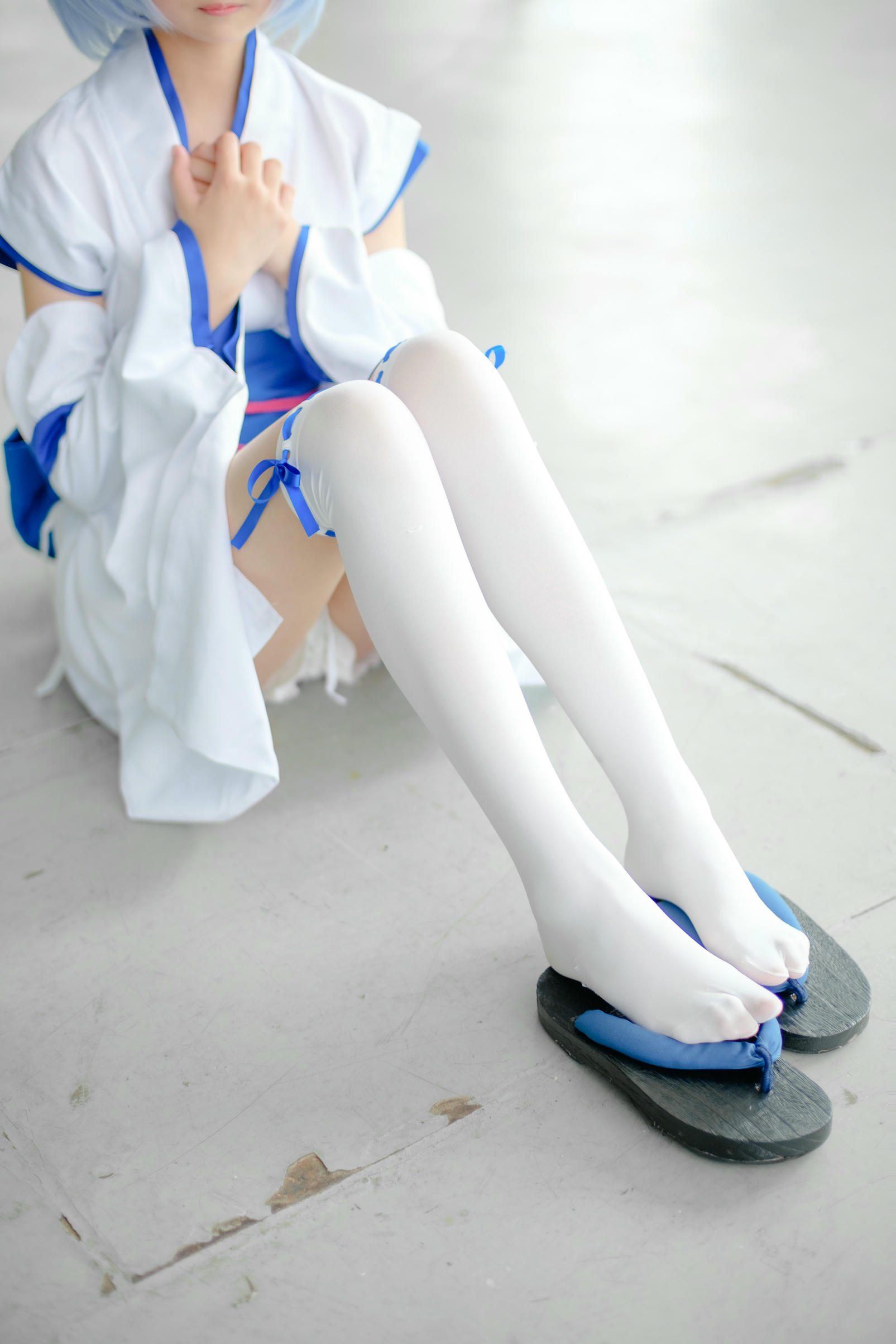 森萝财团 FREE-002 漫展cosplay白丝长腿特写 [15P-79MB]_第1集