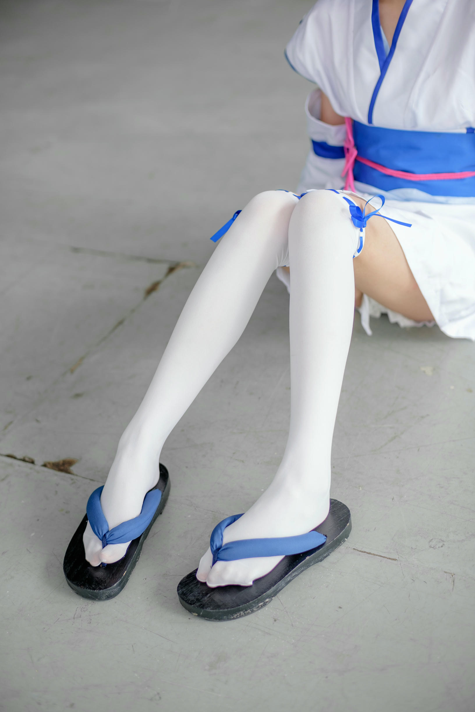 森萝财团 FREE-002 漫展cosplay白丝长腿特写 [15P-79MB]_第1集