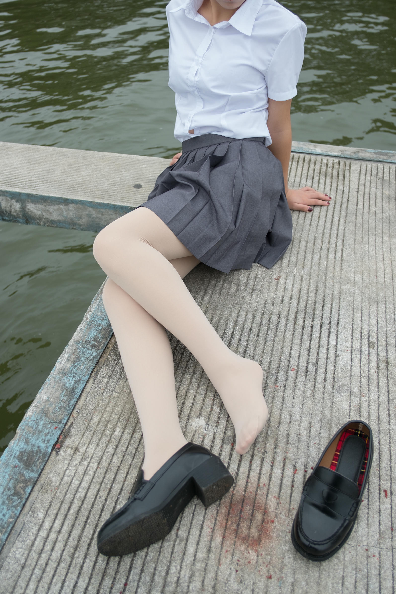 森萝财团 BETA-005 女生的白衬衣 [75P-498MB]_第1集