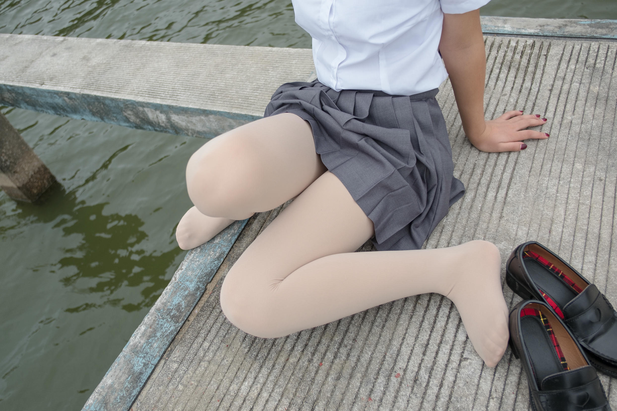 森萝财团 BETA-005 女生的白衬衣 [75P-498MB]_第2集
