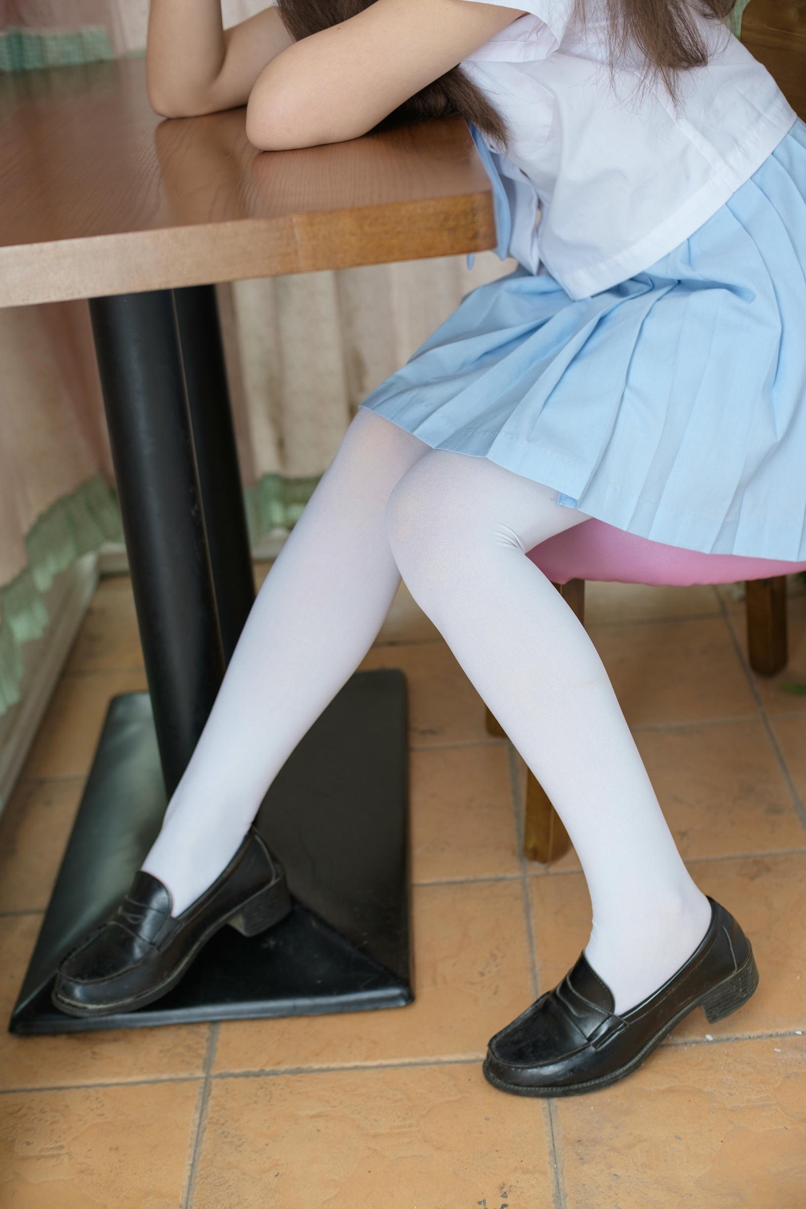森萝财团 FREE-006 高中女生制服短裙加丝袜美腿玉足 [49P-282MB]_第2集