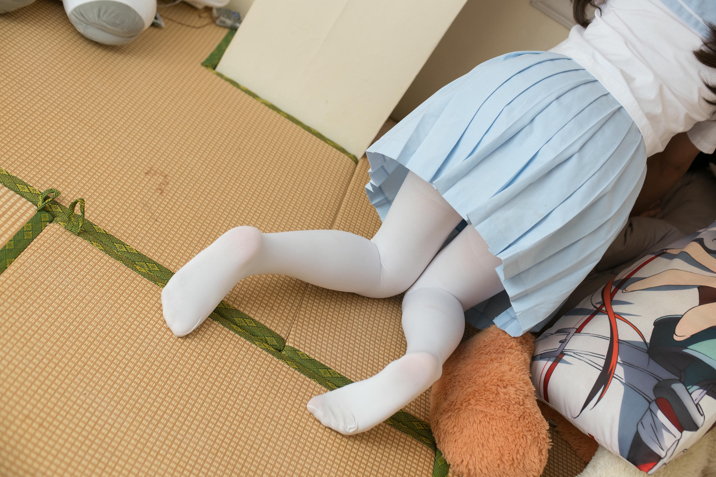 森萝财团 FREE-006 高中女生制服短裙加丝袜美腿玉足 [49P-282MB]_第2集