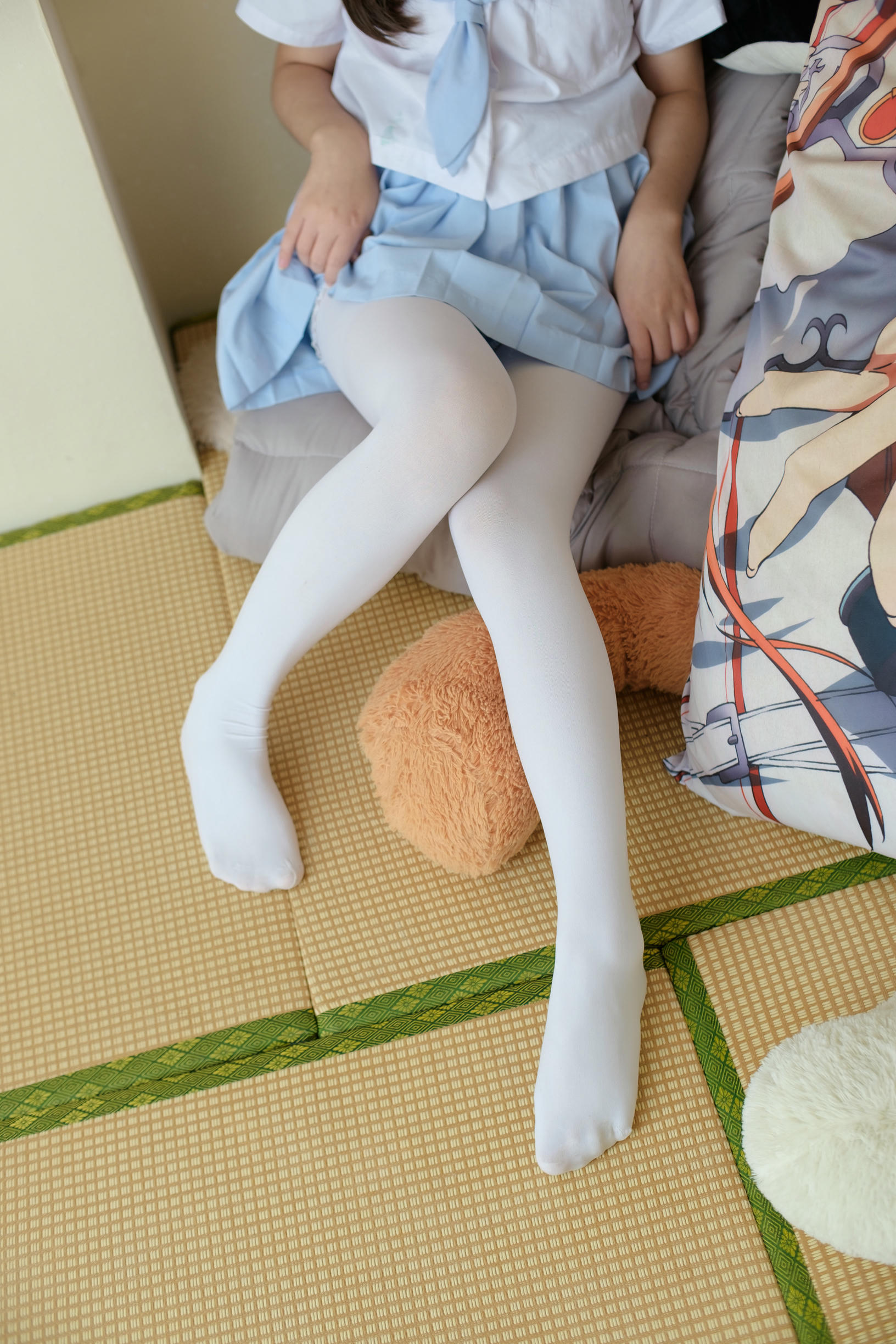森萝财团 FREE-006 高中女生制服短裙加丝袜美腿玉足 [49P-282MB]_第2集