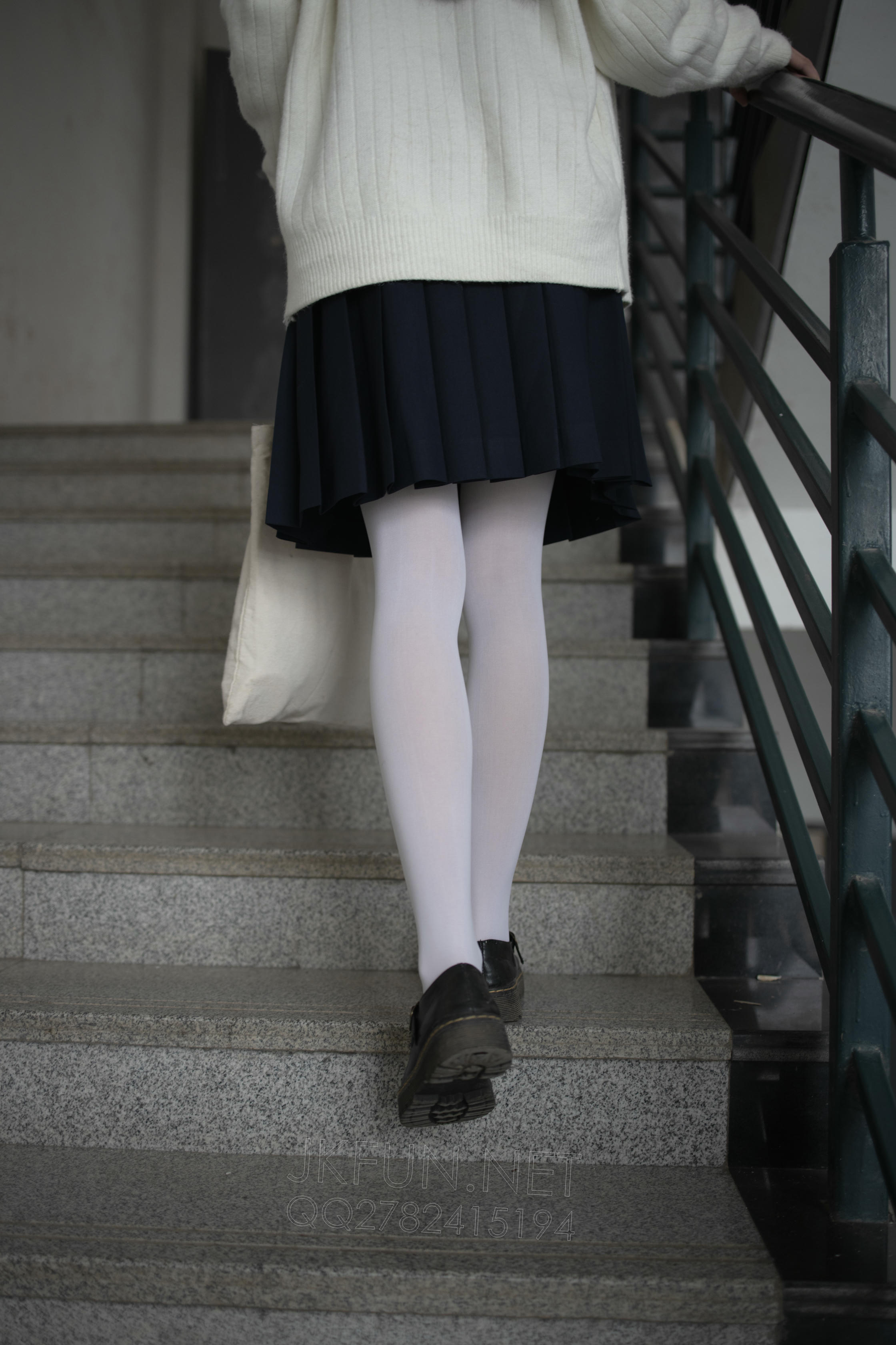森萝财团 JKFUN-001 甜米 纯纯的白丝学妹 [127P1V-2.61GB]_第2集
