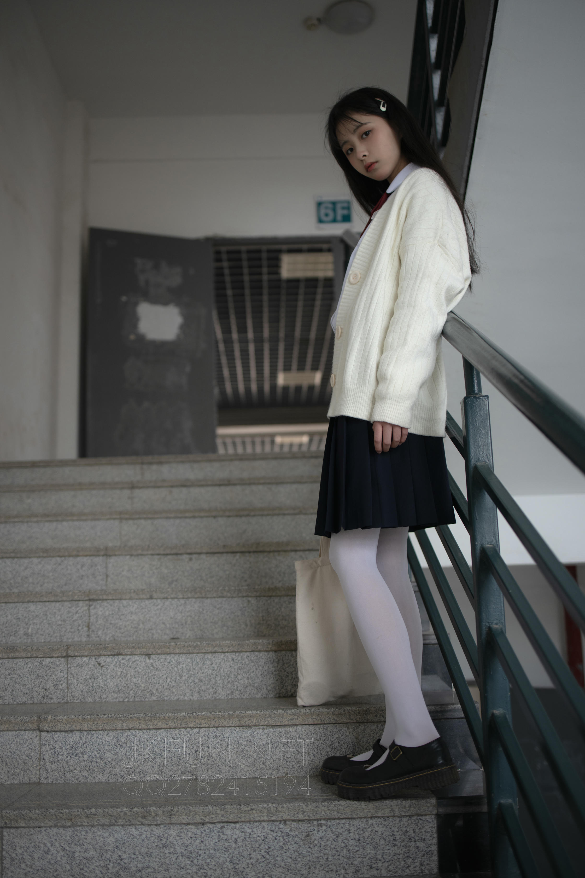 森萝财团 JKFUN-001 甜米 纯纯的白丝学妹 [127P1V-2.61GB]_第2集