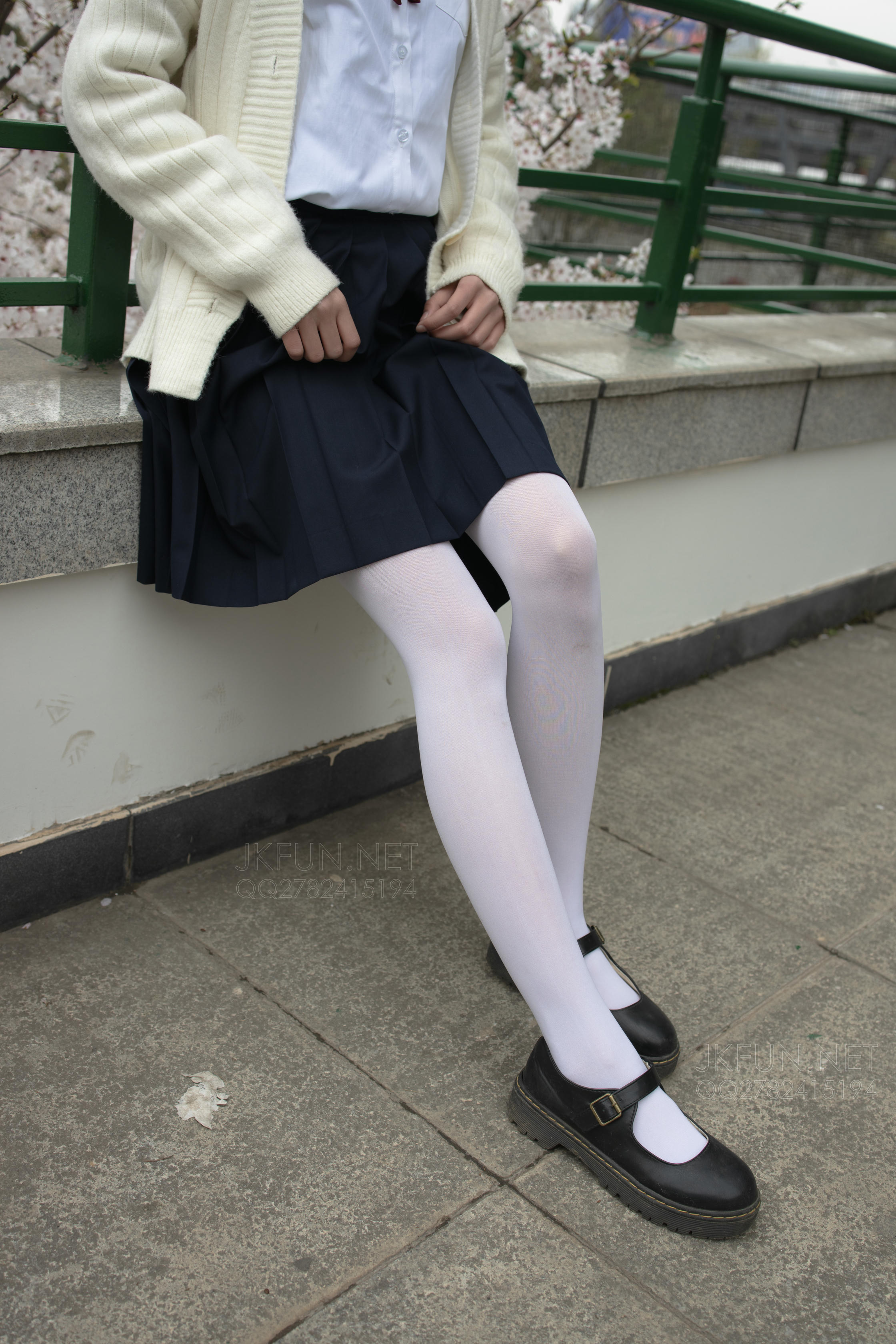 森萝财团 JKFUN-001 甜米 纯纯的白丝学妹 [127P1V-2.61GB]_第3集
